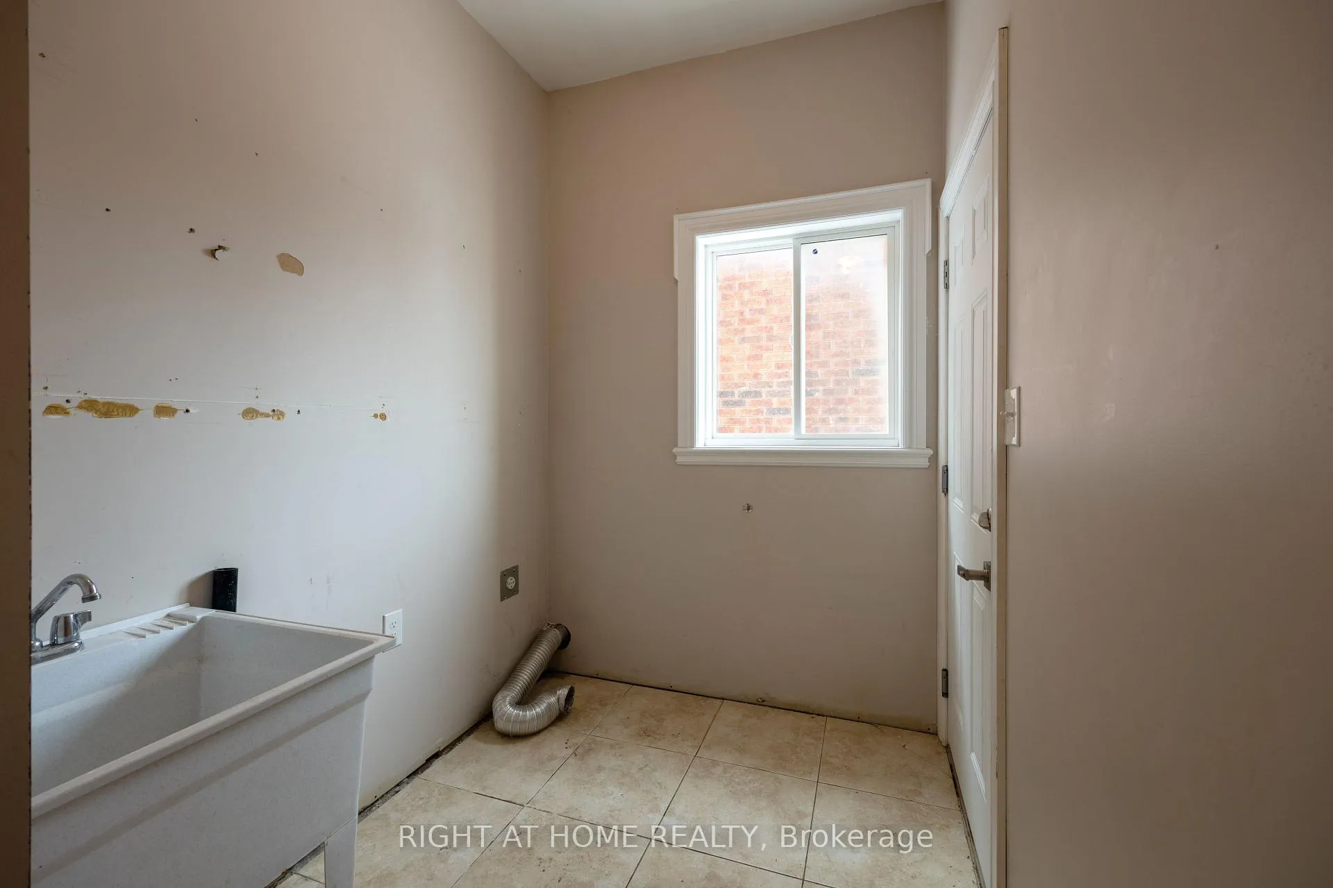 Photo 15 of 1215 Lowrie Street, Innisfil, Alcona — HOMEH