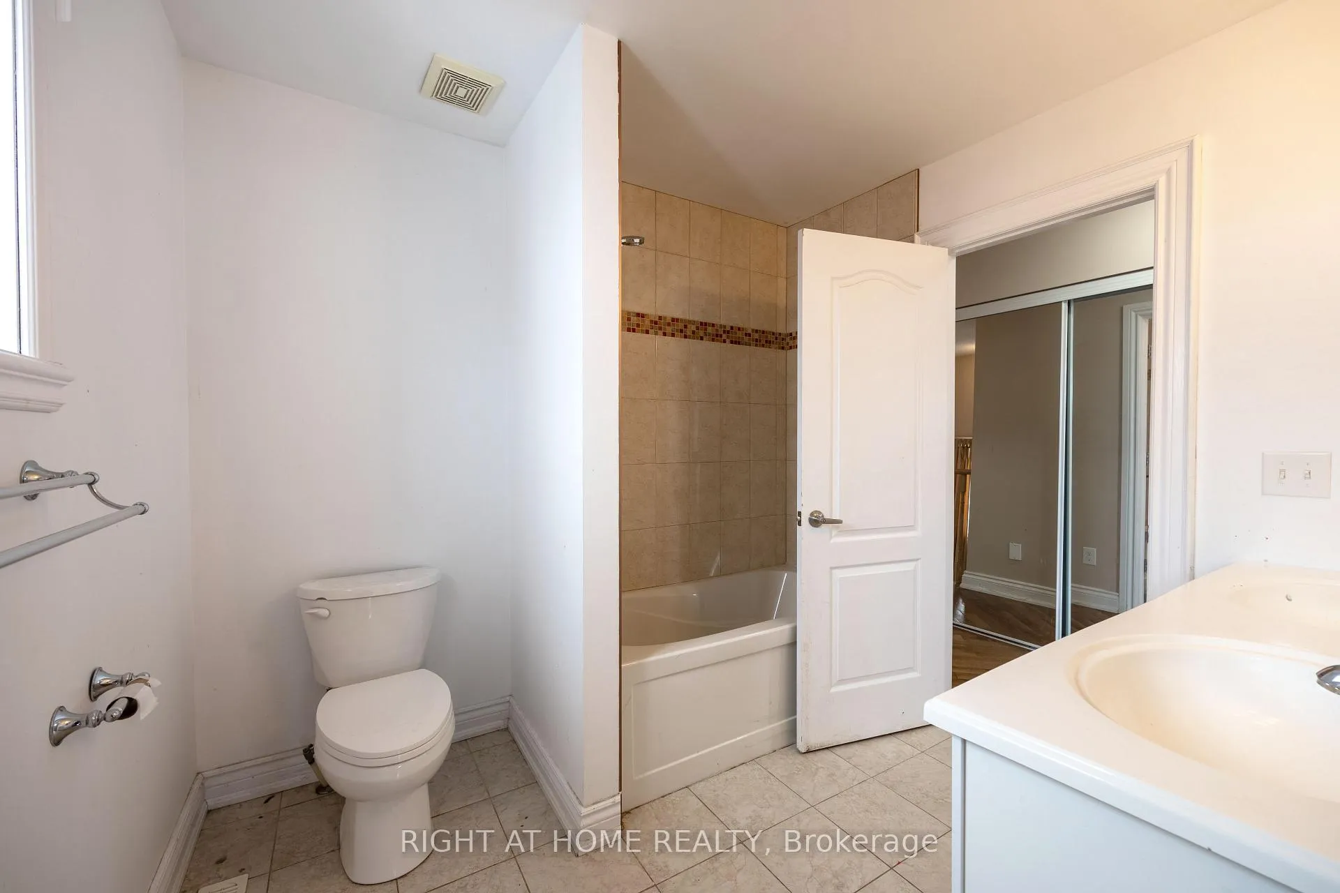 Photo 23 of 1215 Lowrie Street, Innisfil, Alcona — HOMEH