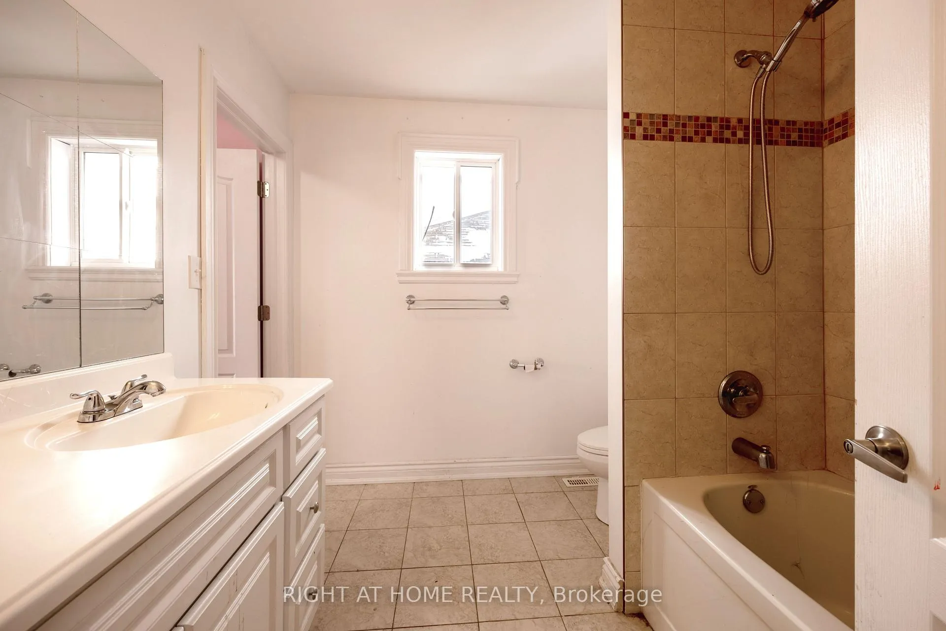 Photo 24 of 1215 Lowrie Street, Innisfil, Alcona — HOMEH