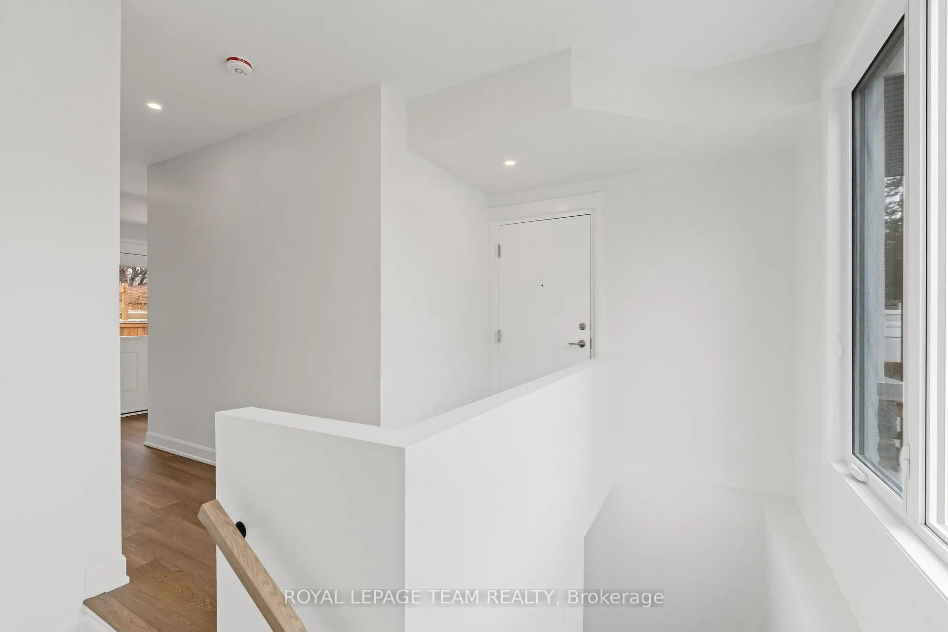 Photo 3 of Unit B, 636 Mutual Street, Ottawa, Castle Heights/Rideau High — HOMEH