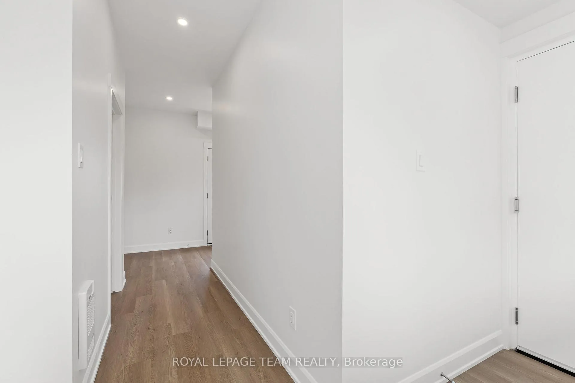 Photo 4 of Unit B, 636 Mutual Street, Ottawa, Castle Heights/Rideau High — HOMEH