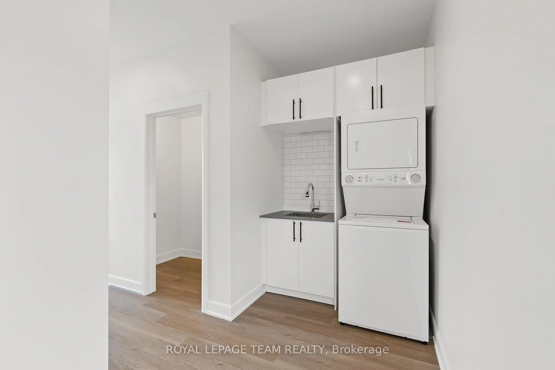 Photo 5 of Unit B, 636 Mutual Street, Ottawa, Castle Heights/Rideau High — HOMEH