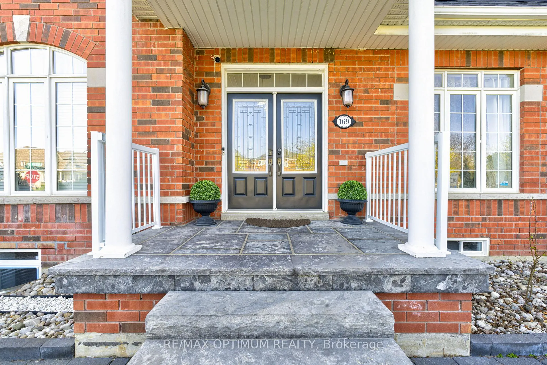 Photo 3 of 169 Barber Drive, Halton Hills, Georgetown — HOMEH