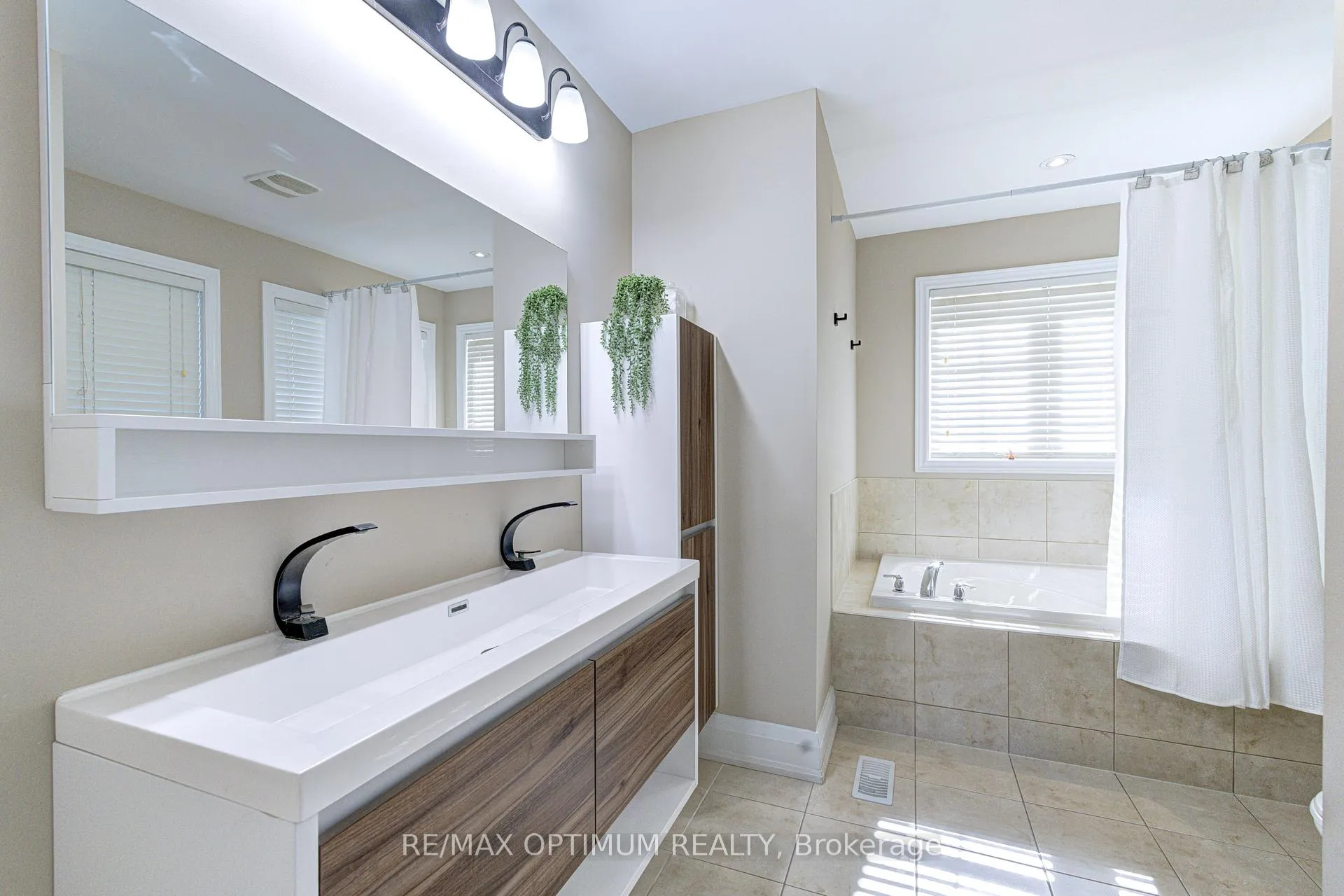 Photo 25 of 169 Barber Drive, Halton Hills, Georgetown — HOMEH