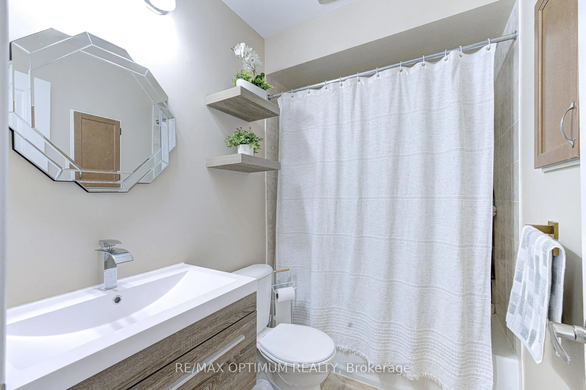 Photo 29 of 169 Barber Drive, Halton Hills, Georgetown — HOMEH