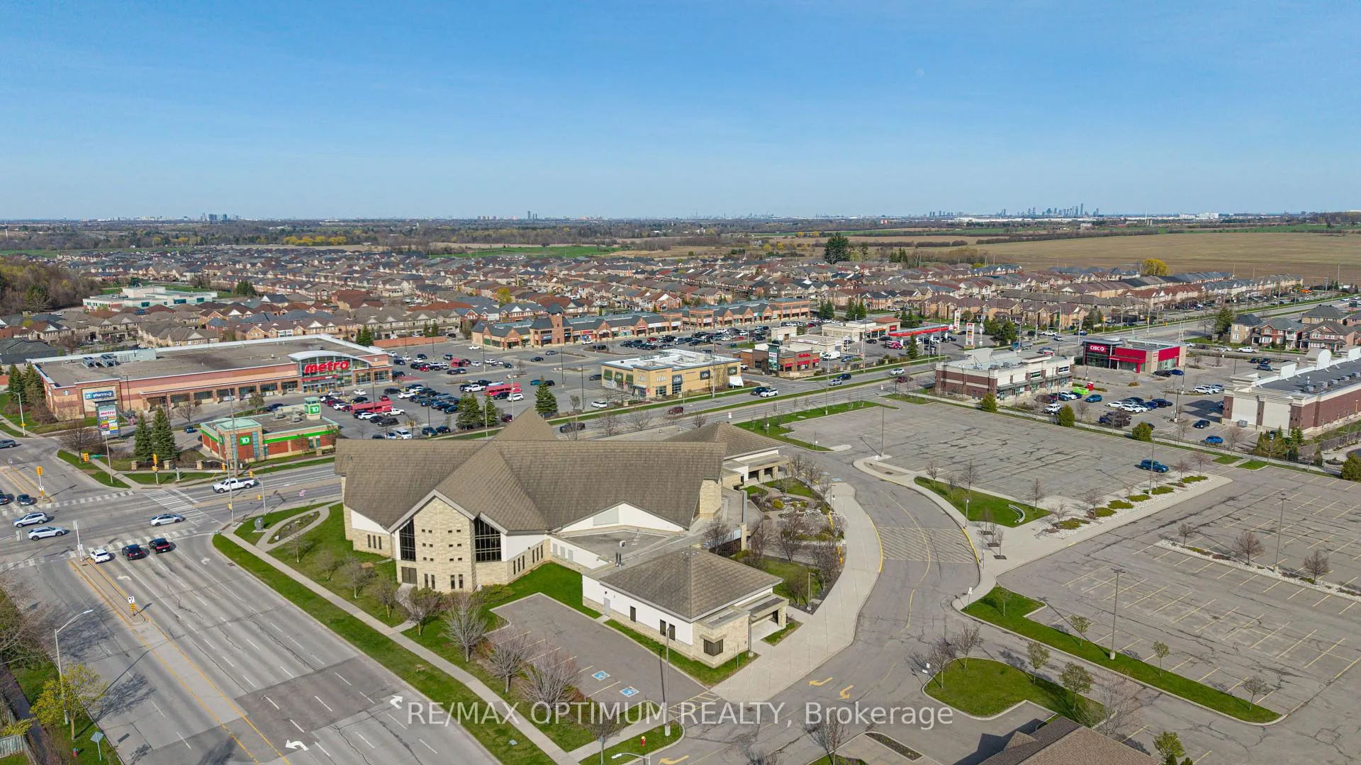 Photo 48 of 169 Barber Drive, Halton Hills, Georgetown — HOMEH
