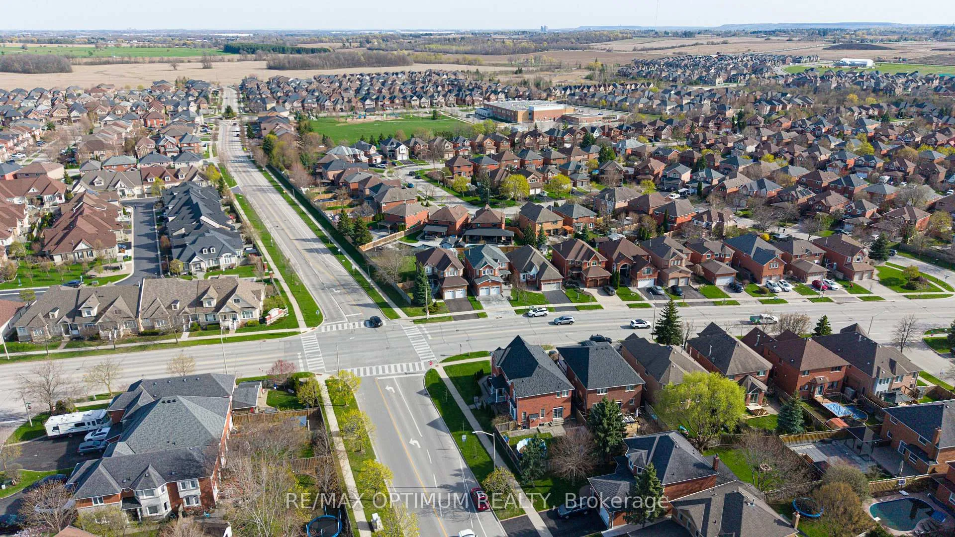 Photo 49 of 169 Barber Drive, Halton Hills, Georgetown — HOMEH