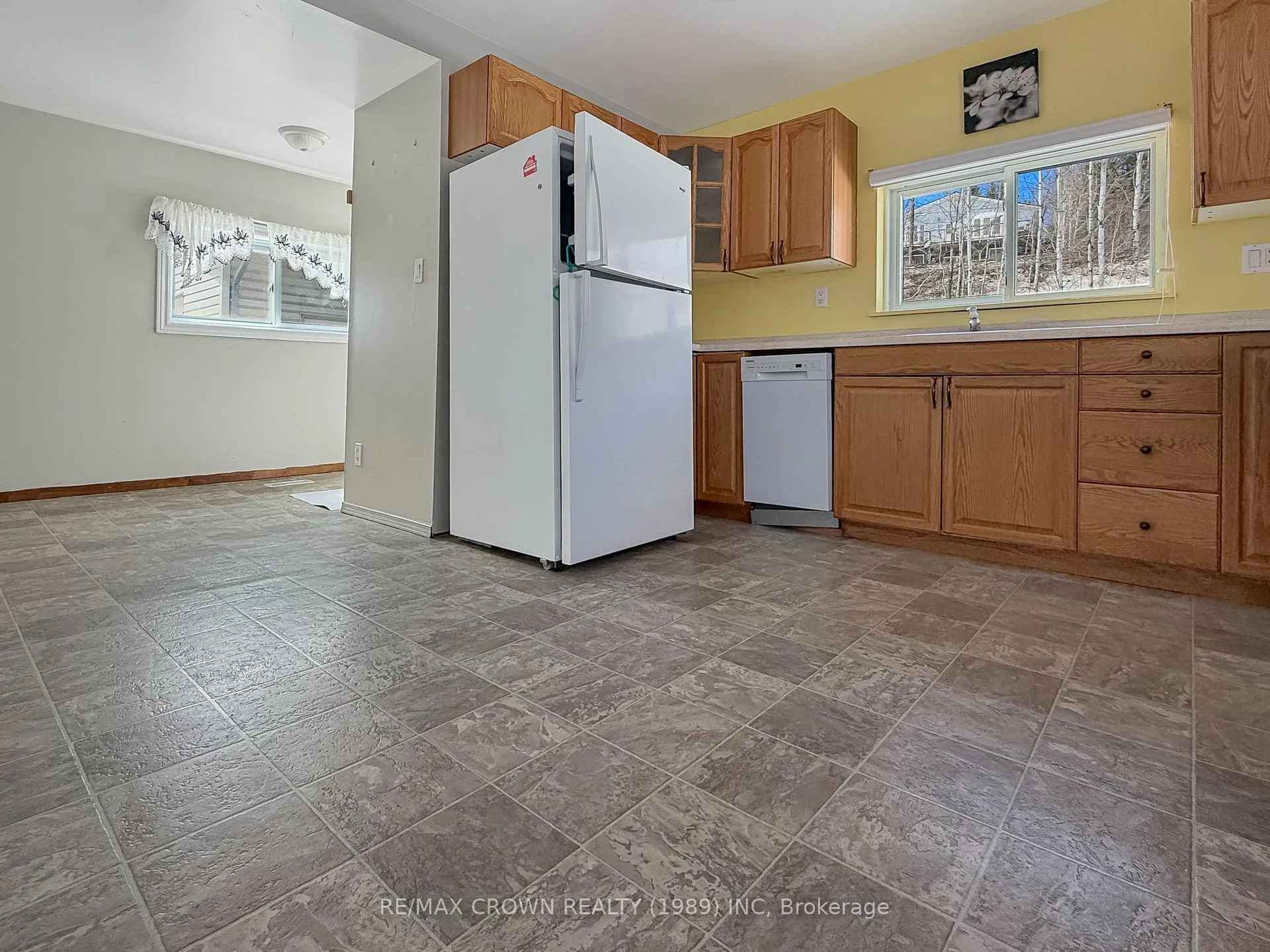 Photo 10 of 91 Third Avenue, Hornepayne, West — HOMEH