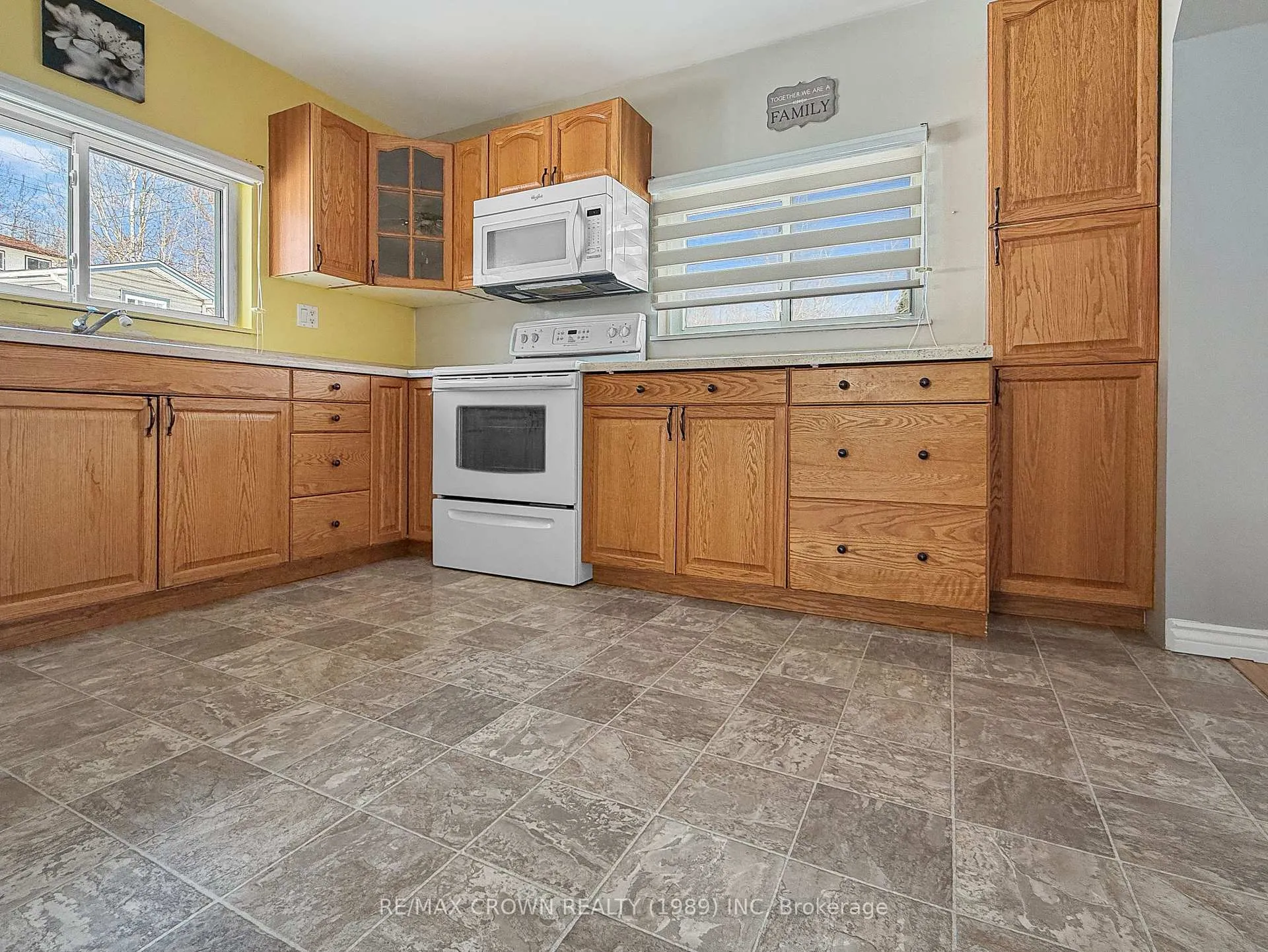 Photo 11 of 91 Third Avenue, Hornepayne, West — HOMEH