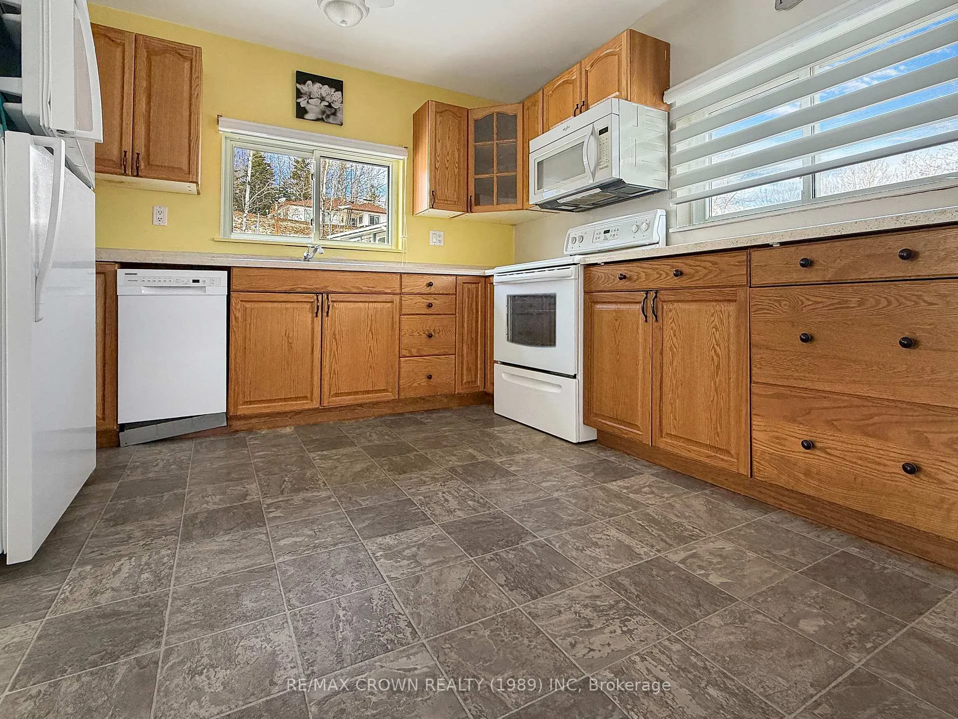 Photo 12 of 91 Third Avenue, Hornepayne, West — HOMEH