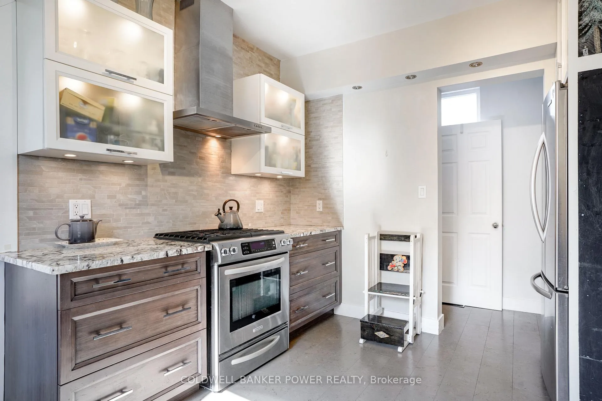 Photo 15 of 357 Wortley Road, London, South G — HOMEH