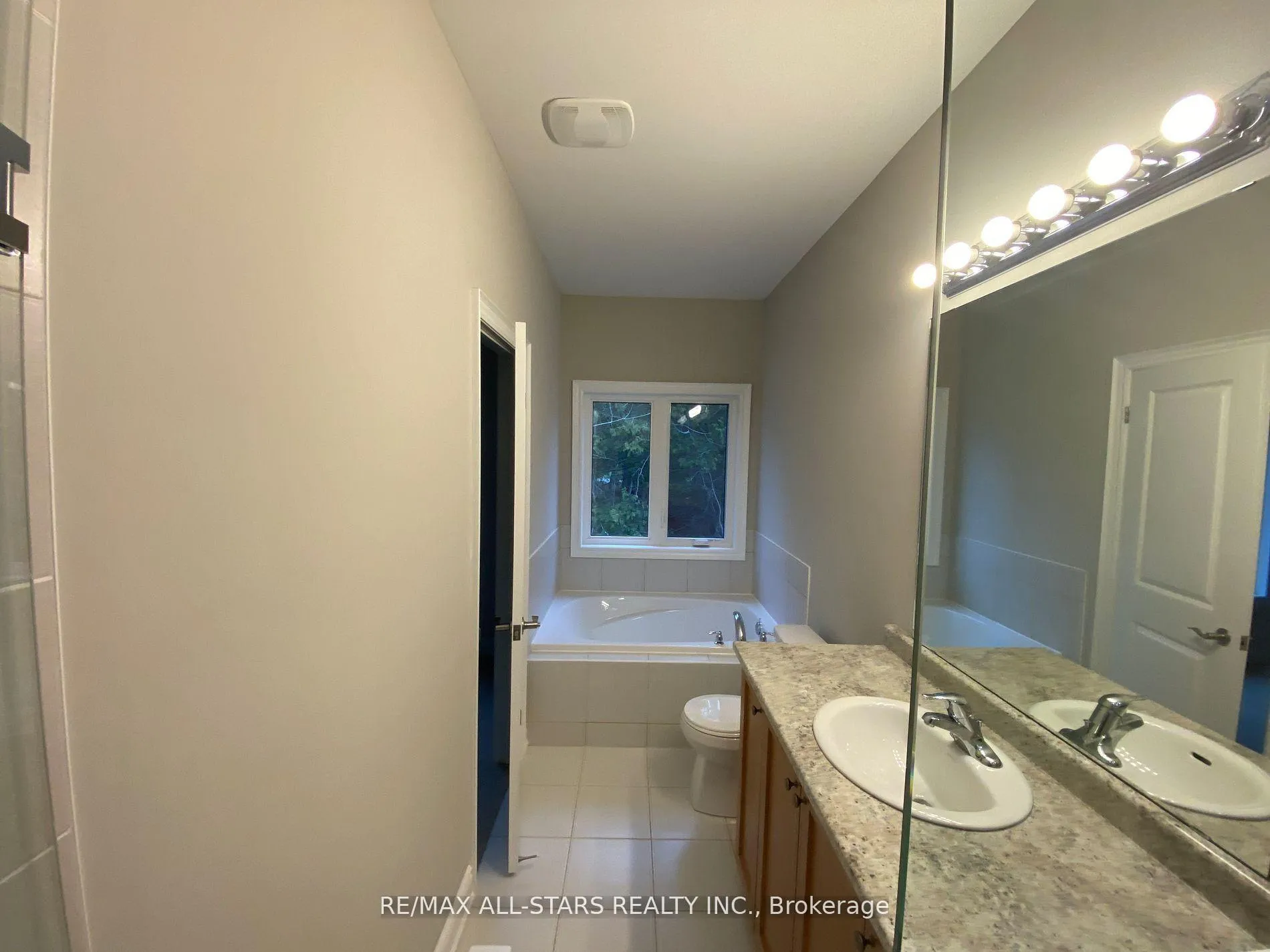 Photo 10 of 38 Shelson Place, Georgina, Sutton & Jackson's Point — HOMEH