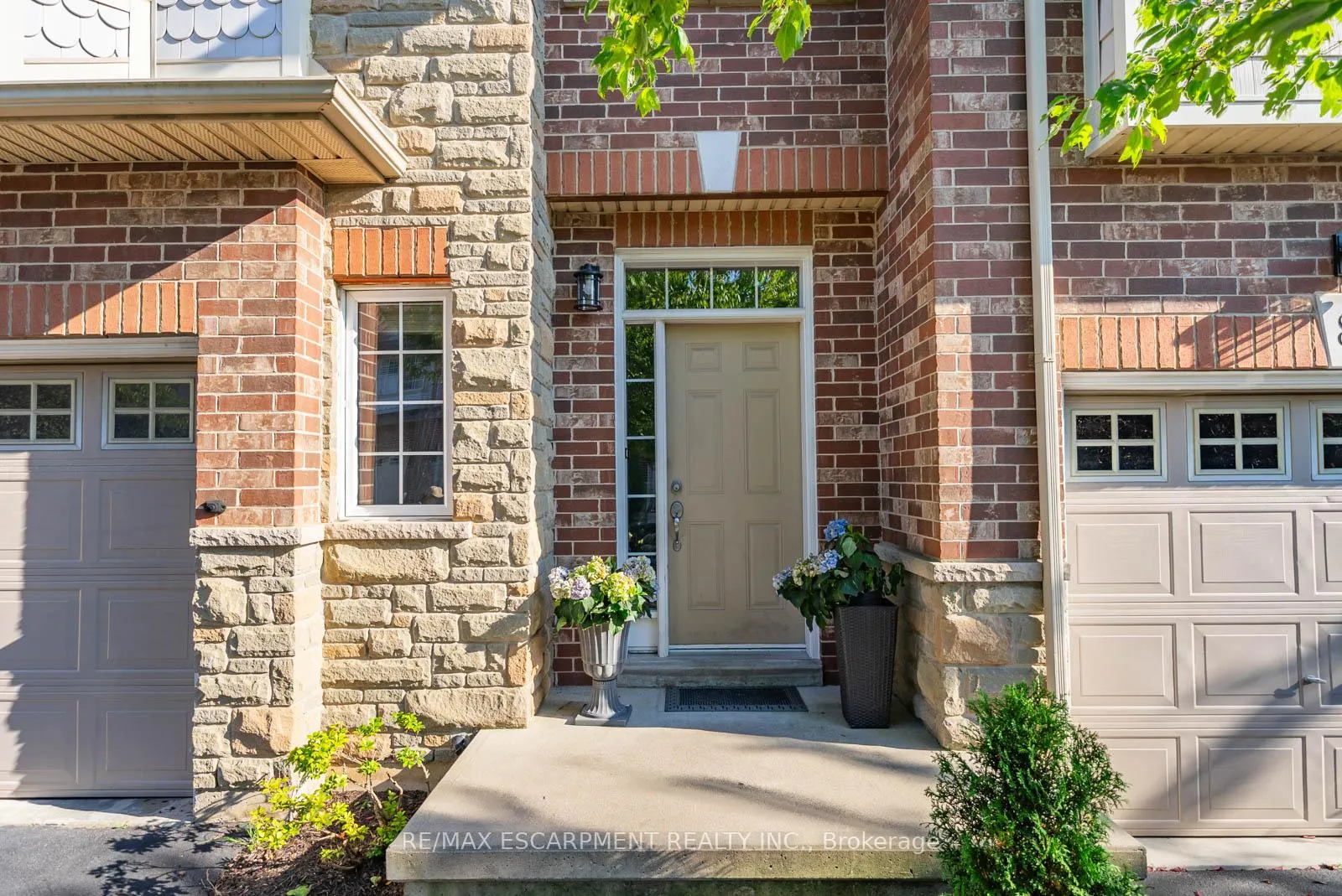 Photo 5 of Unit 4, 10 Liddycoat Lane, Hamilton, Ancaster — HOMEH