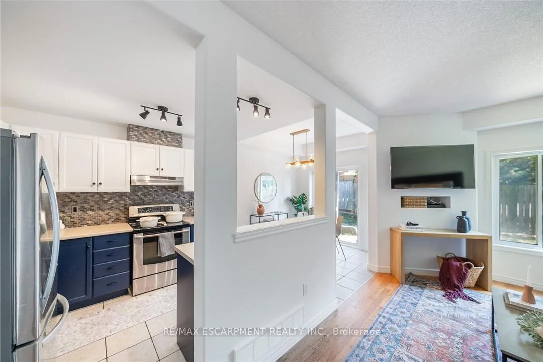 Photo 17 of Unit 4, 10 Liddycoat Lane, Hamilton, Ancaster — HOMEH