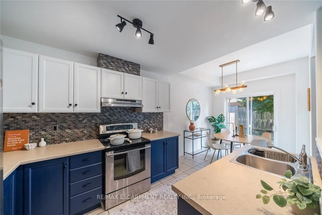 Photo 18 of Unit 4, 10 Liddycoat Lane, Hamilton, Ancaster — HOMEH
