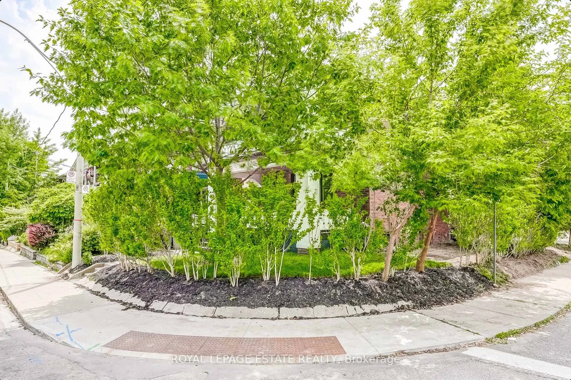 Photo 2 of 44 Wineva Avenue, Toronto, The Beaches — HOMEH