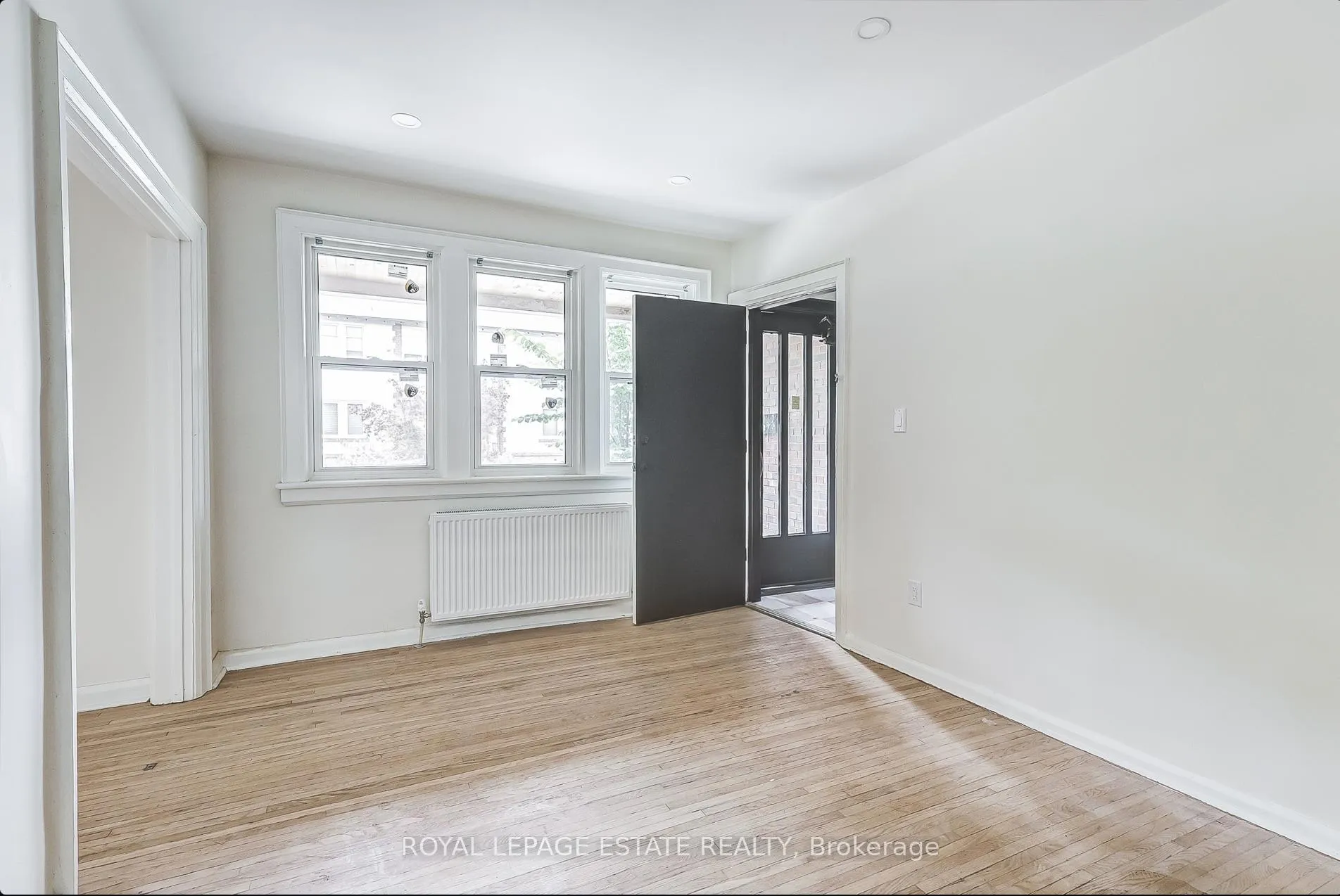 Photo 5 of 44 Wineva Avenue, Toronto, The Beaches — HOMEH
