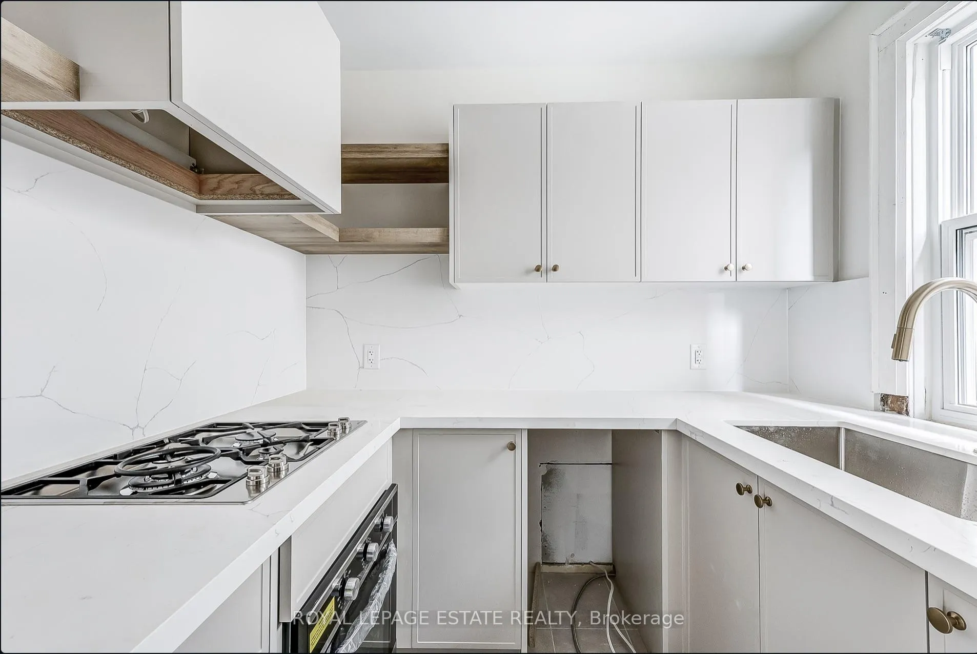 Photo 10 of 44 Wineva Avenue, Toronto, The Beaches — HOMEH