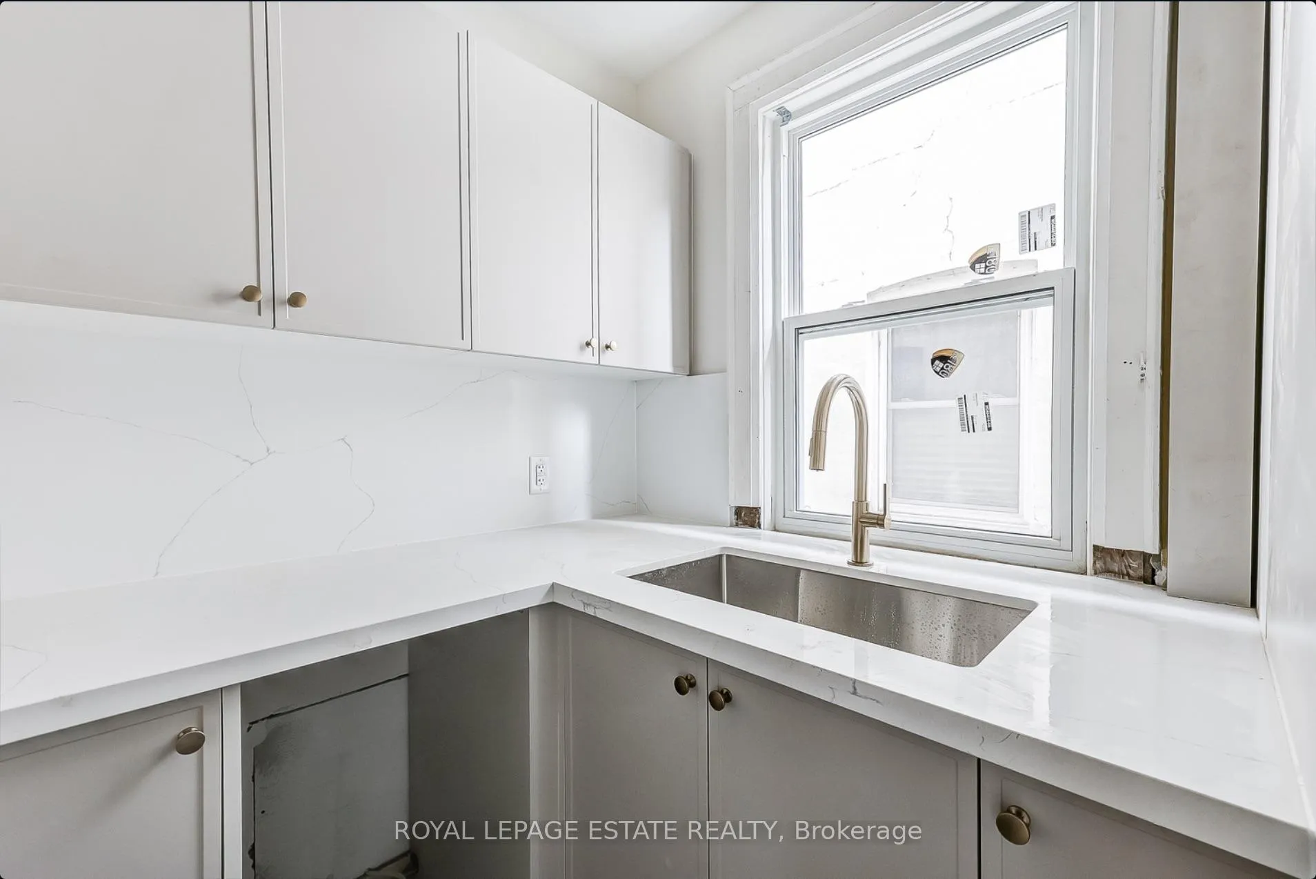 Photo 11 of 44 Wineva Avenue, Toronto, The Beaches — HOMEH
