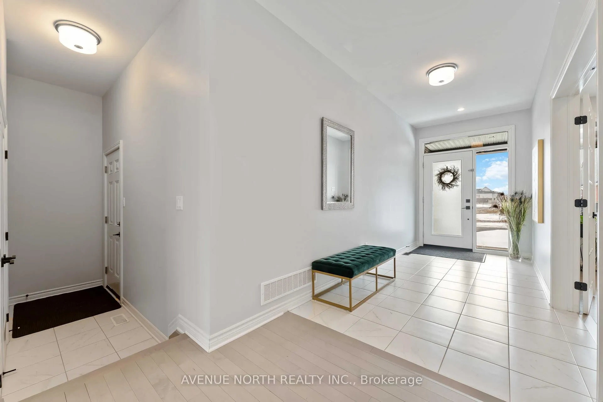 Photo 3 of 711 Moonflower Crescent, Ottawa, Blossom Park/Kemp Park/Findlay Creek — HOMEH