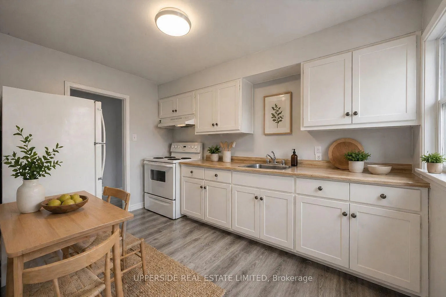 Photo 2 of 7 Balmoral Drive, Kitchener, Westmount - Kitchener — HOMEH