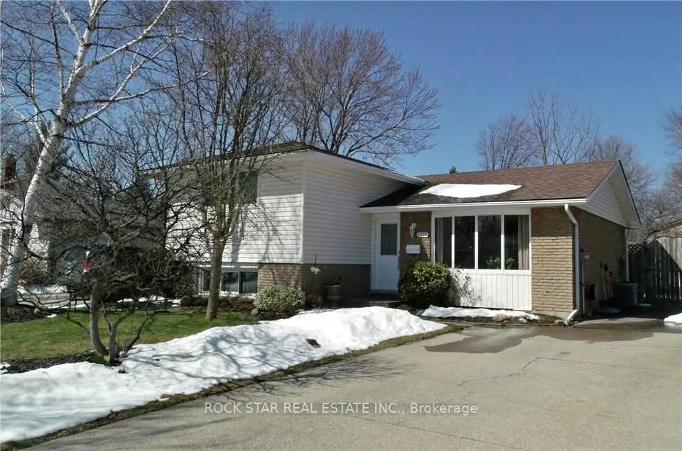 Photo 1 of 5905 Hillcrest Crescent, Niagara Falls, Church's Lane — HOMEH