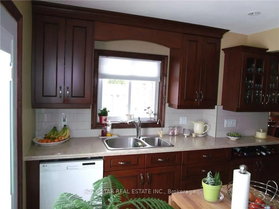 Photo 7 of 5905 Hillcrest Crescent, Niagara Falls, Church's Lane — HOMEH