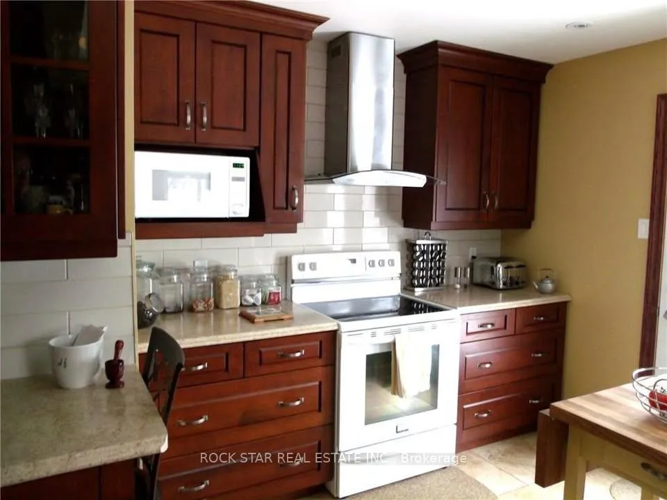 Photo 8 of 5905 Hillcrest Crescent, Niagara Falls, Church's Lane — HOMEH