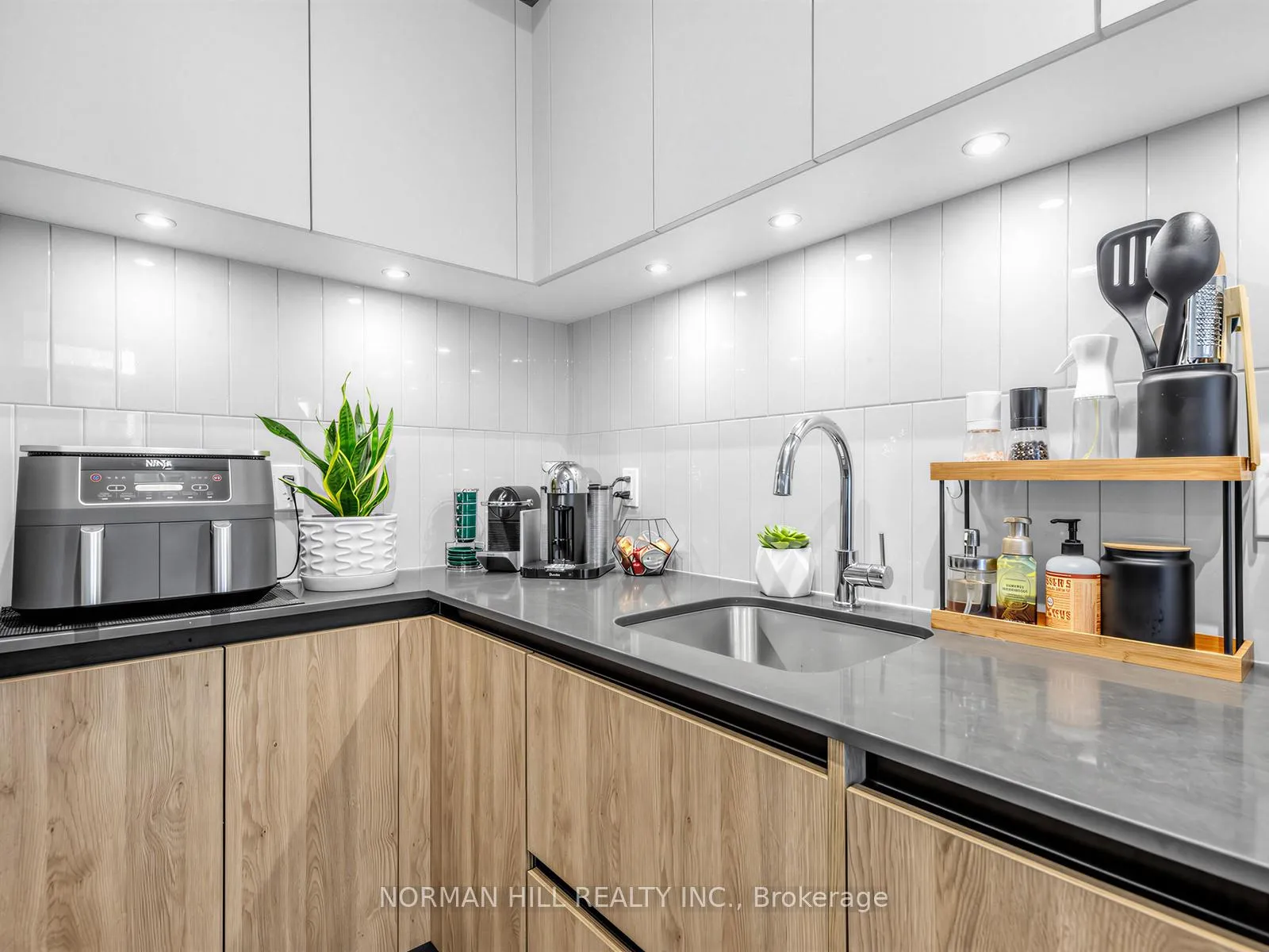 Photo 7 of Unit 701, 7950 Bathurst Street, Vaughan, Beverley Glen — HOMEH