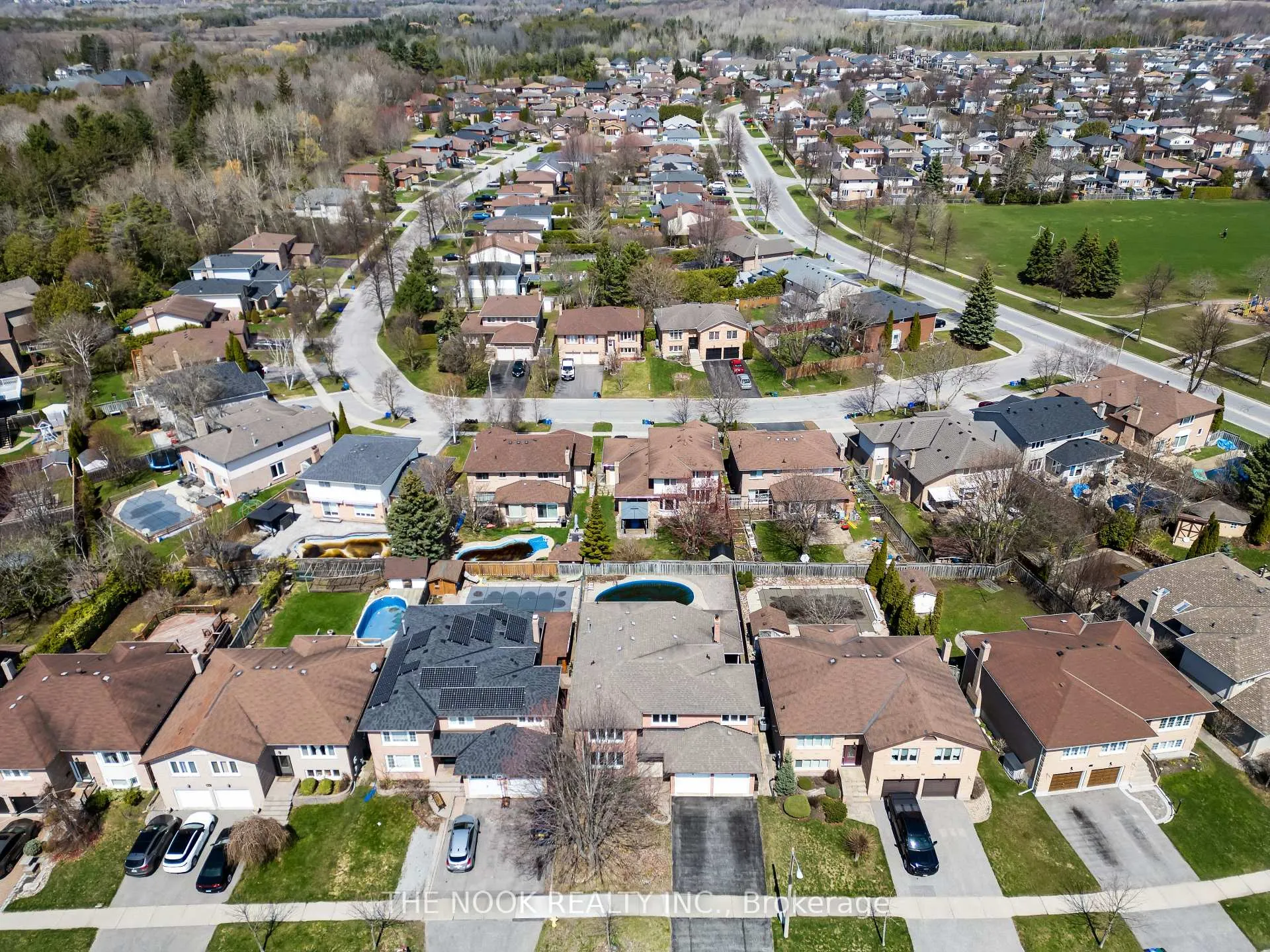 Photo 4 of 98 Devondale Street, Clarington, Courtice — HOMEH