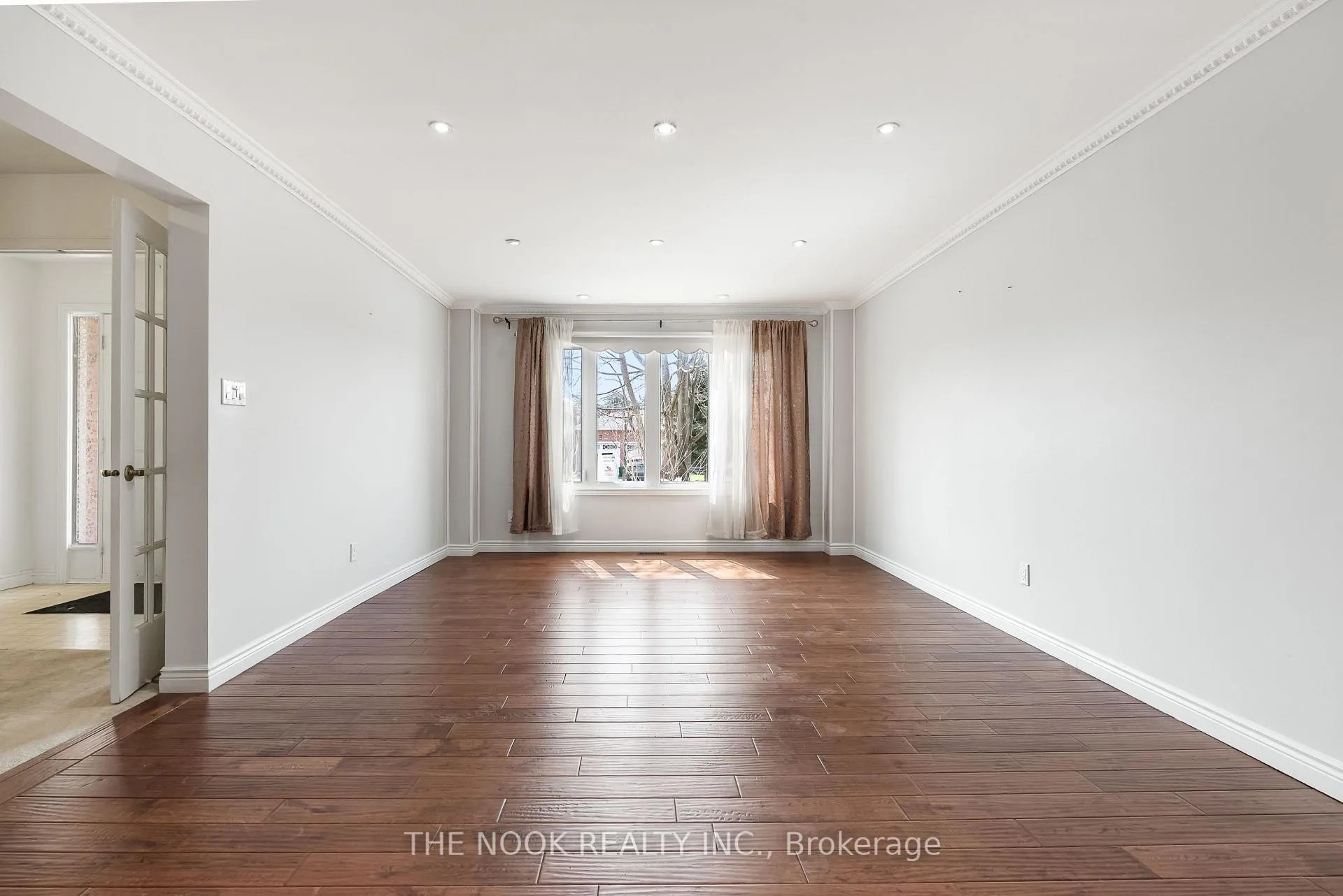Photo 6 of 98 Devondale Street, Clarington, Courtice — HOMEH