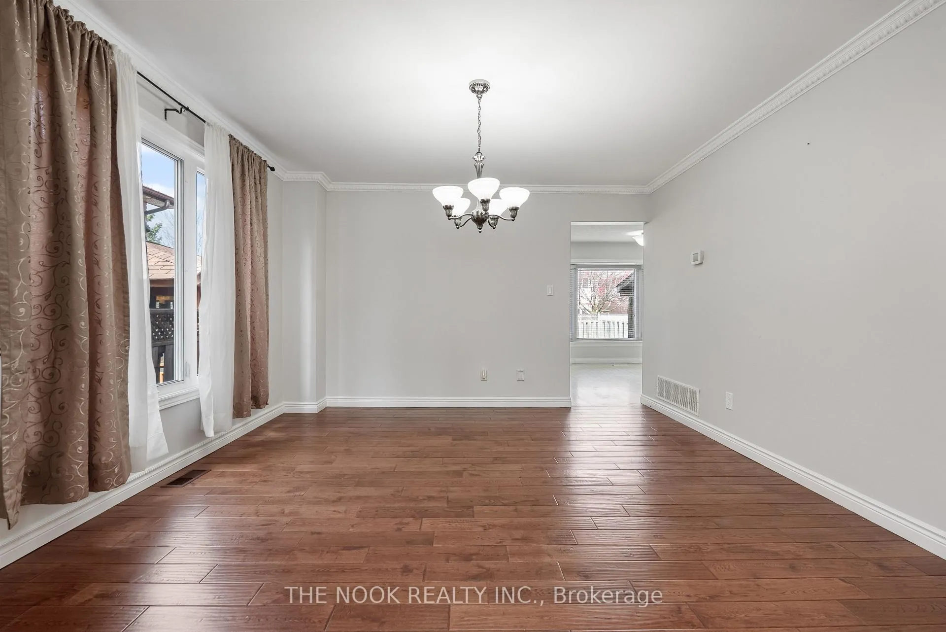 Photo 8 of 98 Devondale Street, Clarington, Courtice — HOMEH