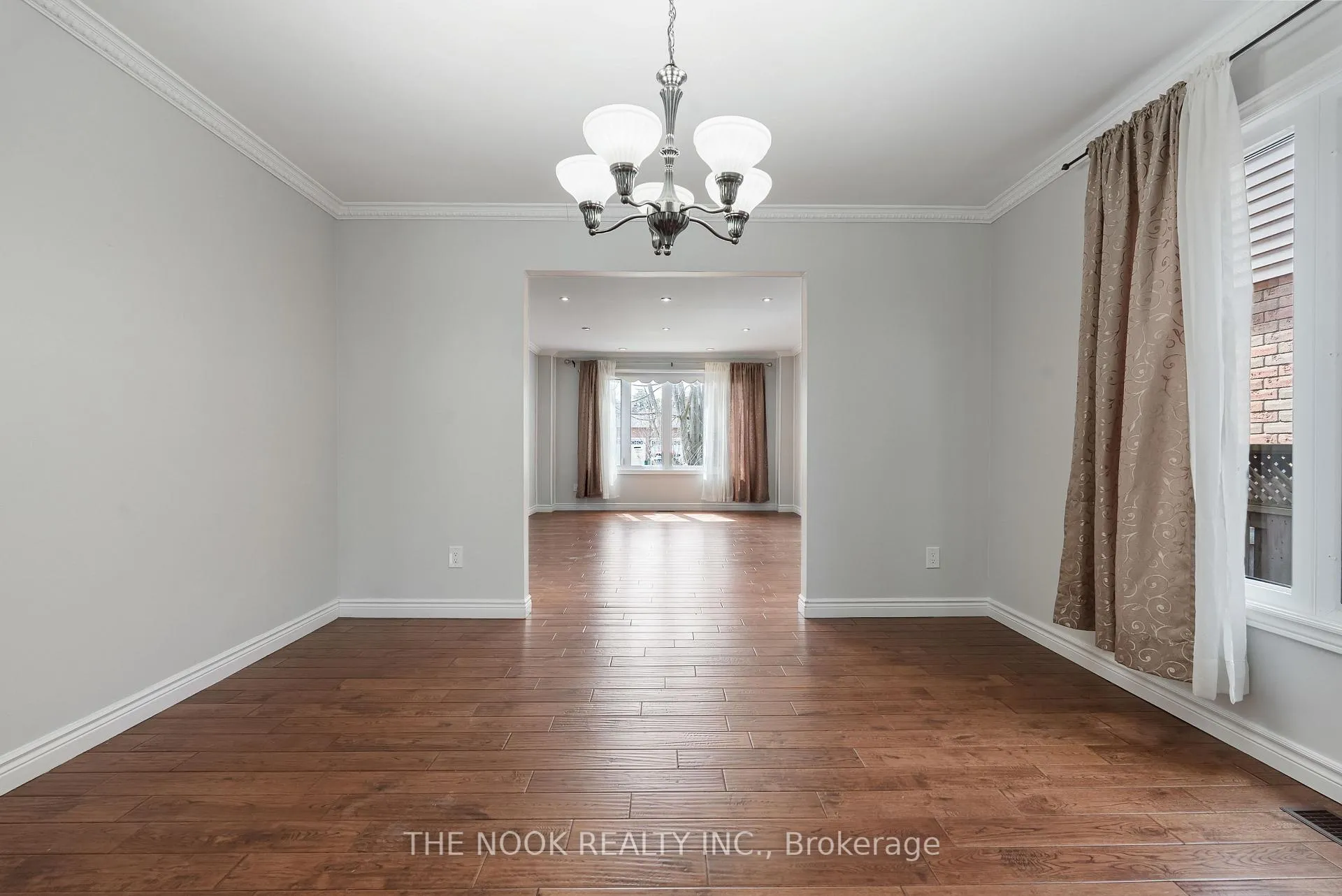Photo 9 of 98 Devondale Street, Clarington, Courtice — HOMEH