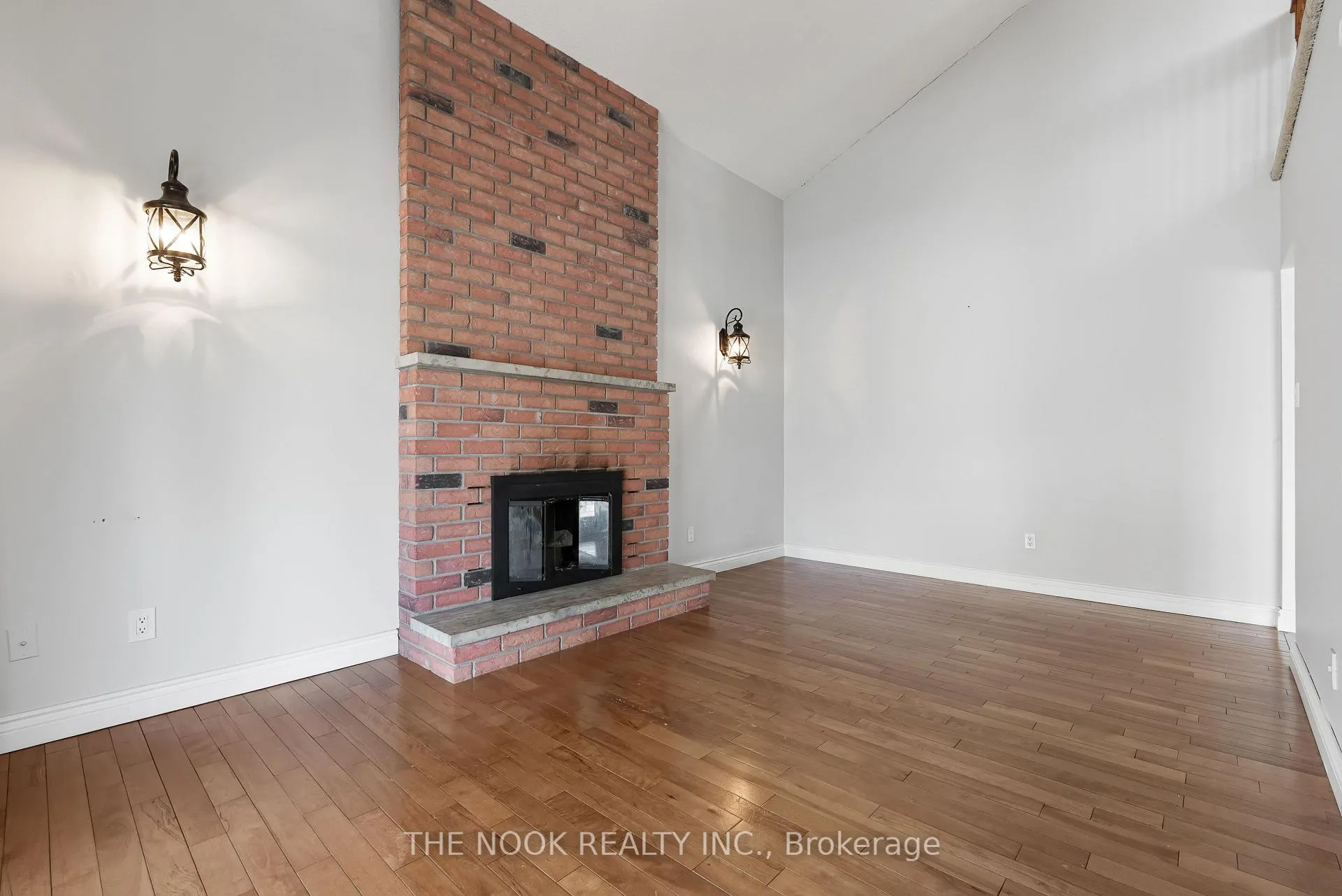 Photo 17 of 98 Devondale Street, Clarington, Courtice — HOMEH