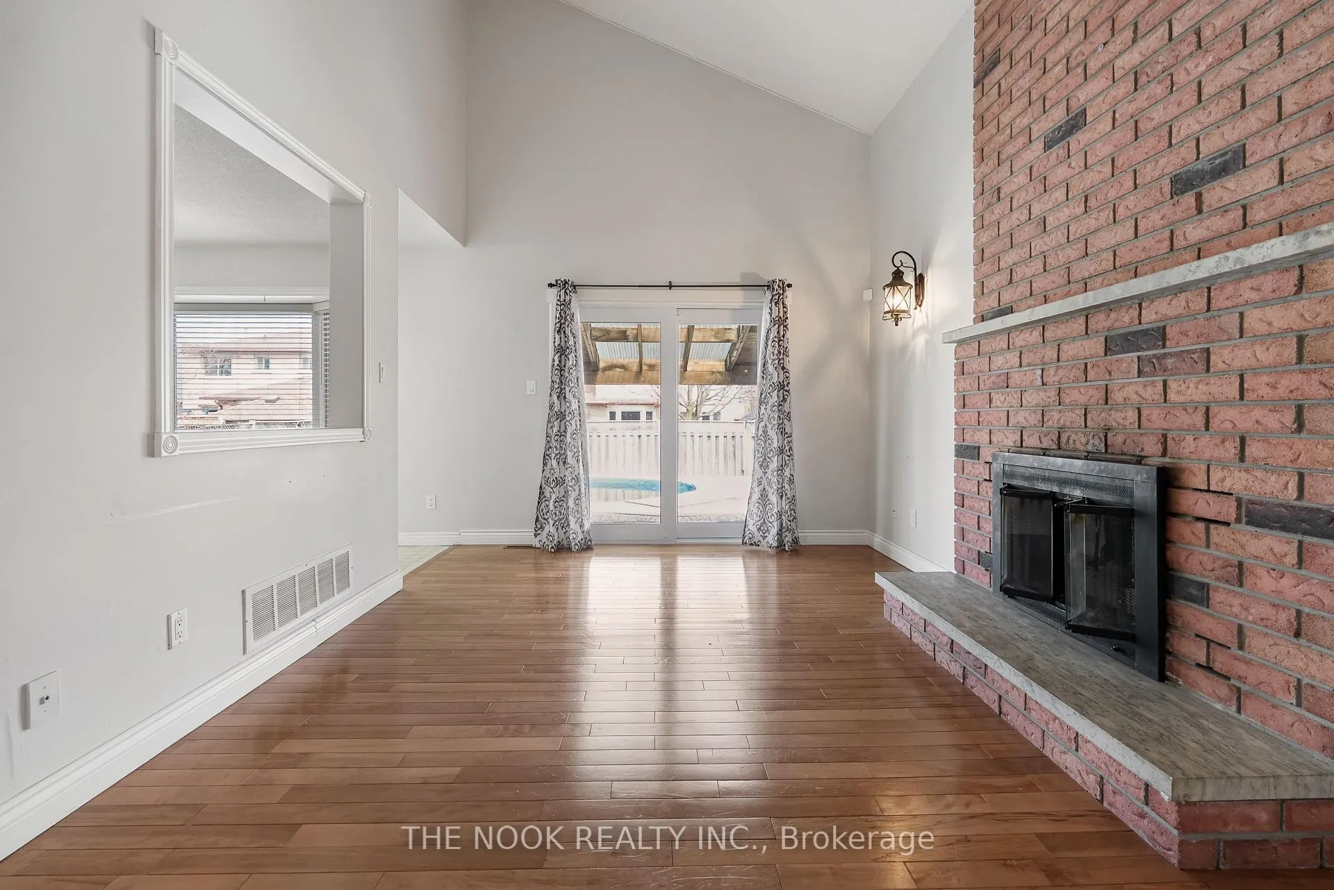 Photo 19 of 98 Devondale Street, Clarington, Courtice — HOMEH