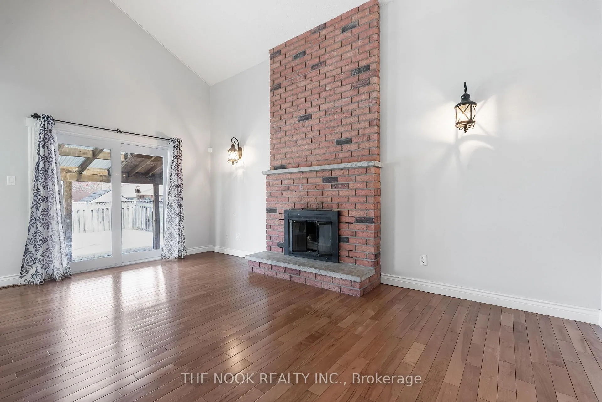 Photo 20 of 98 Devondale Street, Clarington, Courtice — HOMEH