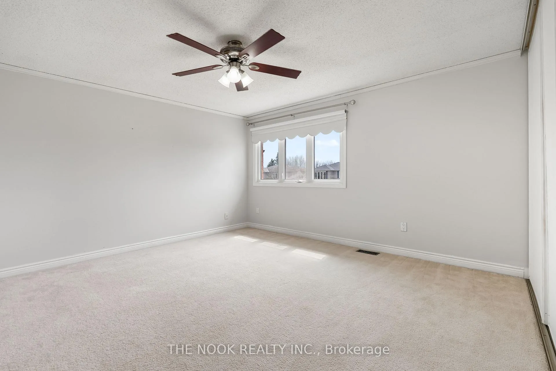 Photo 29 of 98 Devondale Street, Clarington, Courtice — HOMEH