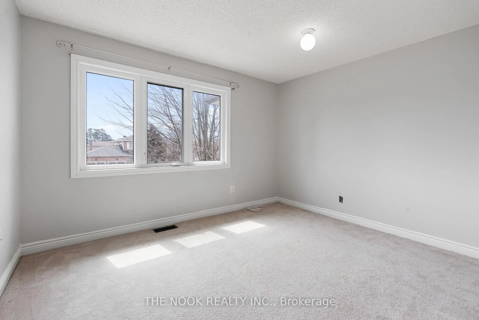 Photo 31 of 98 Devondale Street, Clarington, Courtice — HOMEH
