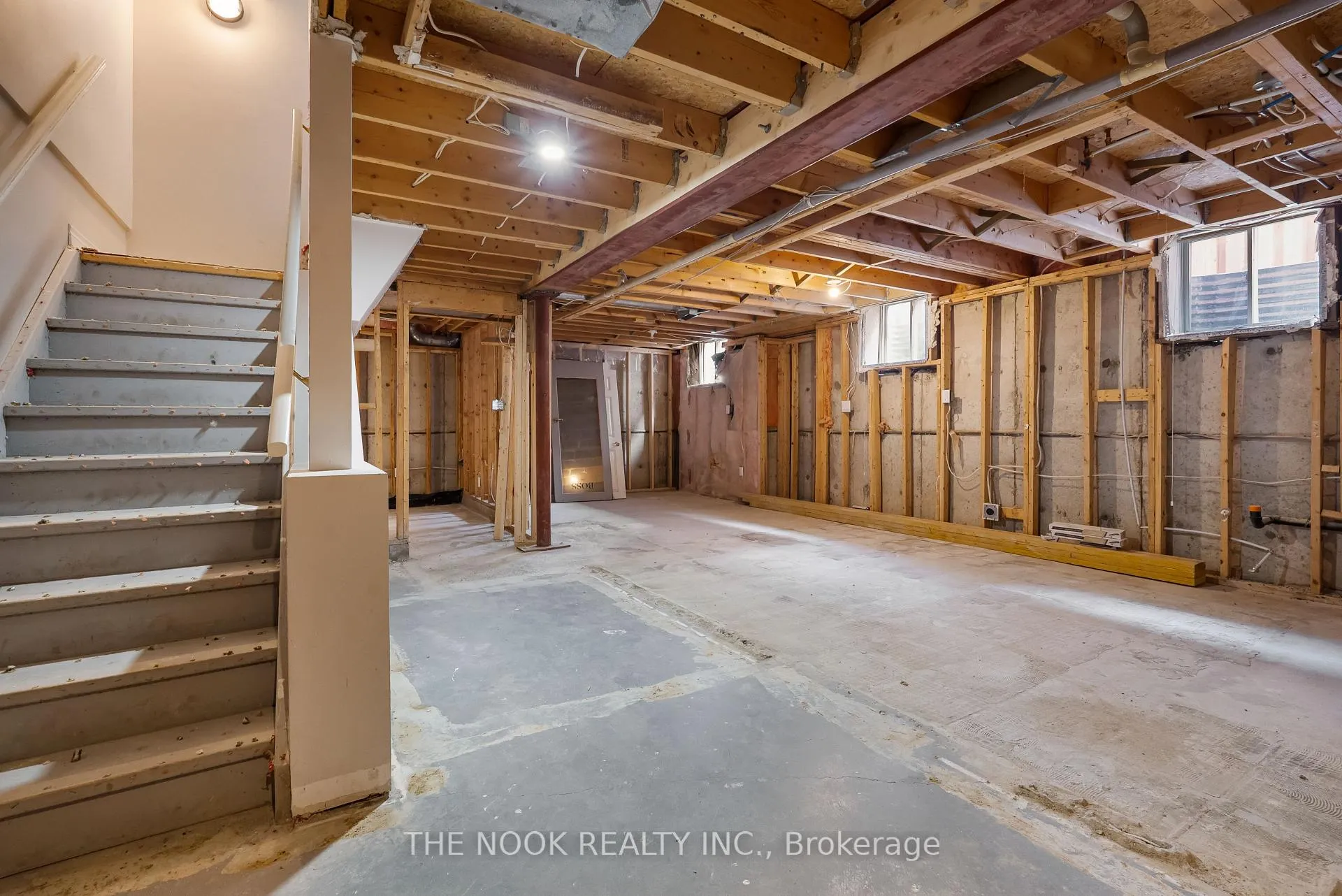 Photo 35 of 98 Devondale Street, Clarington, Courtice — HOMEH