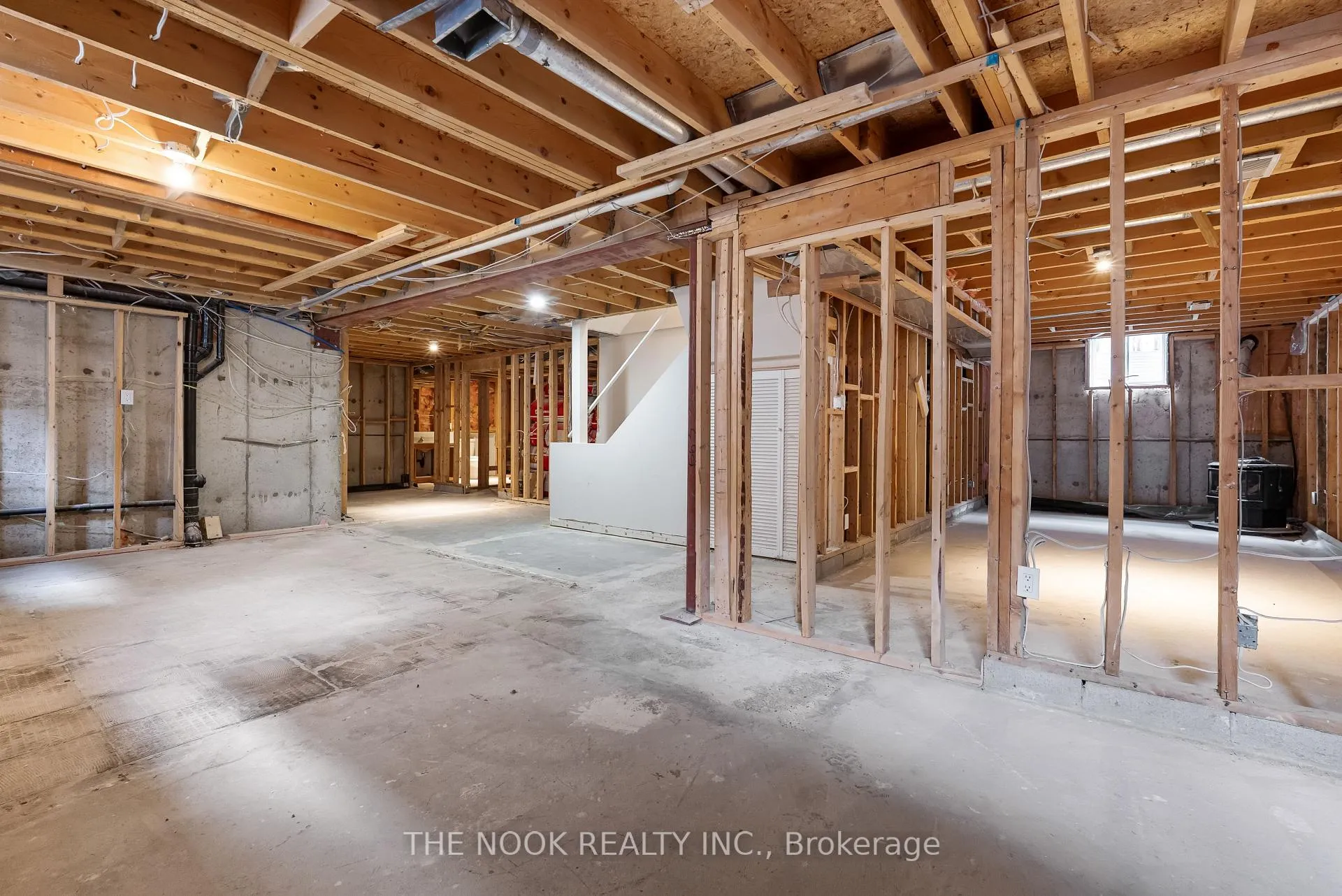 Photo 36 of 98 Devondale Street, Clarington, Courtice — HOMEH