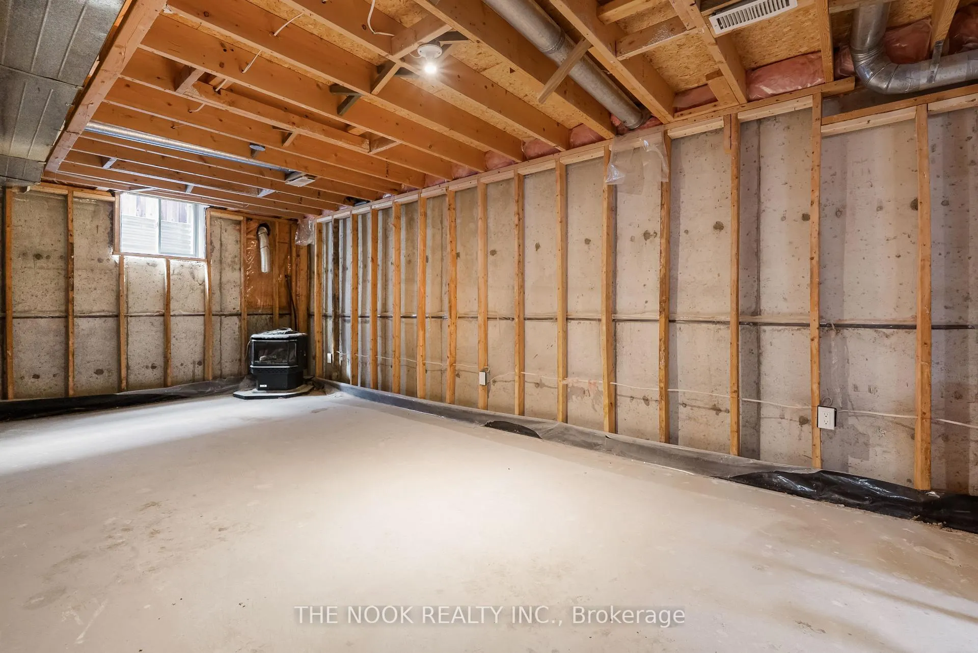 Photo 37 of 98 Devondale Street, Clarington, Courtice — HOMEH