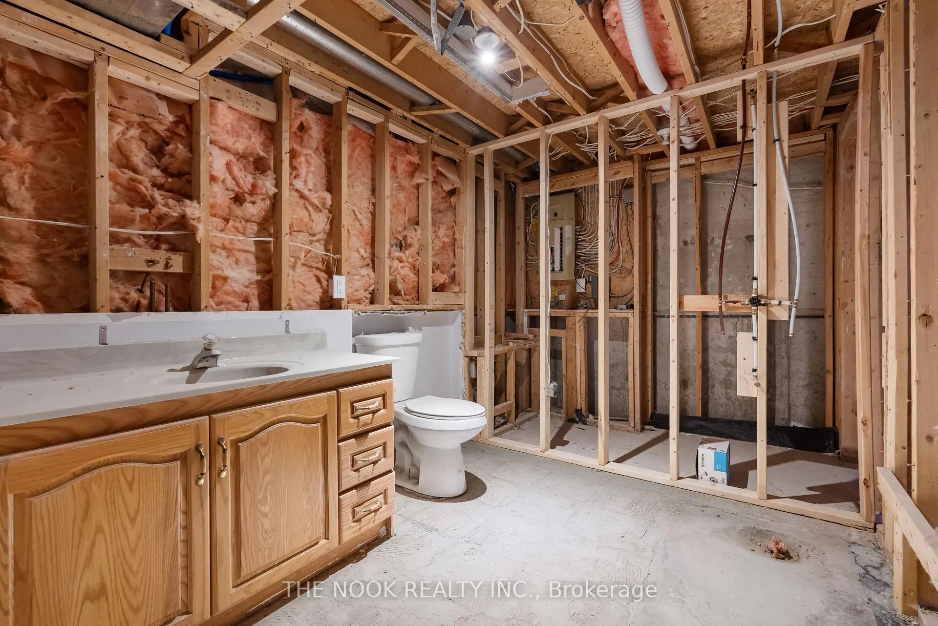 Photo 38 of 98 Devondale Street, Clarington, Courtice — HOMEH
