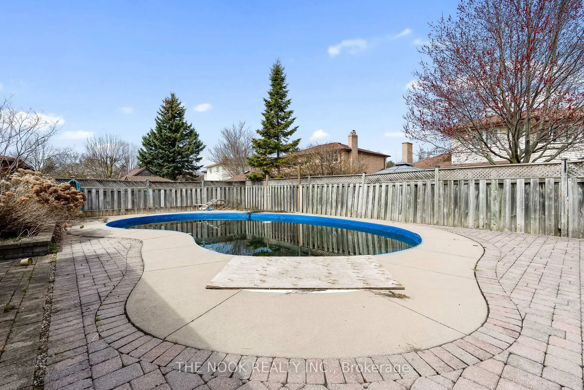 Photo 41 of 98 Devondale Street, Clarington, Courtice — HOMEH