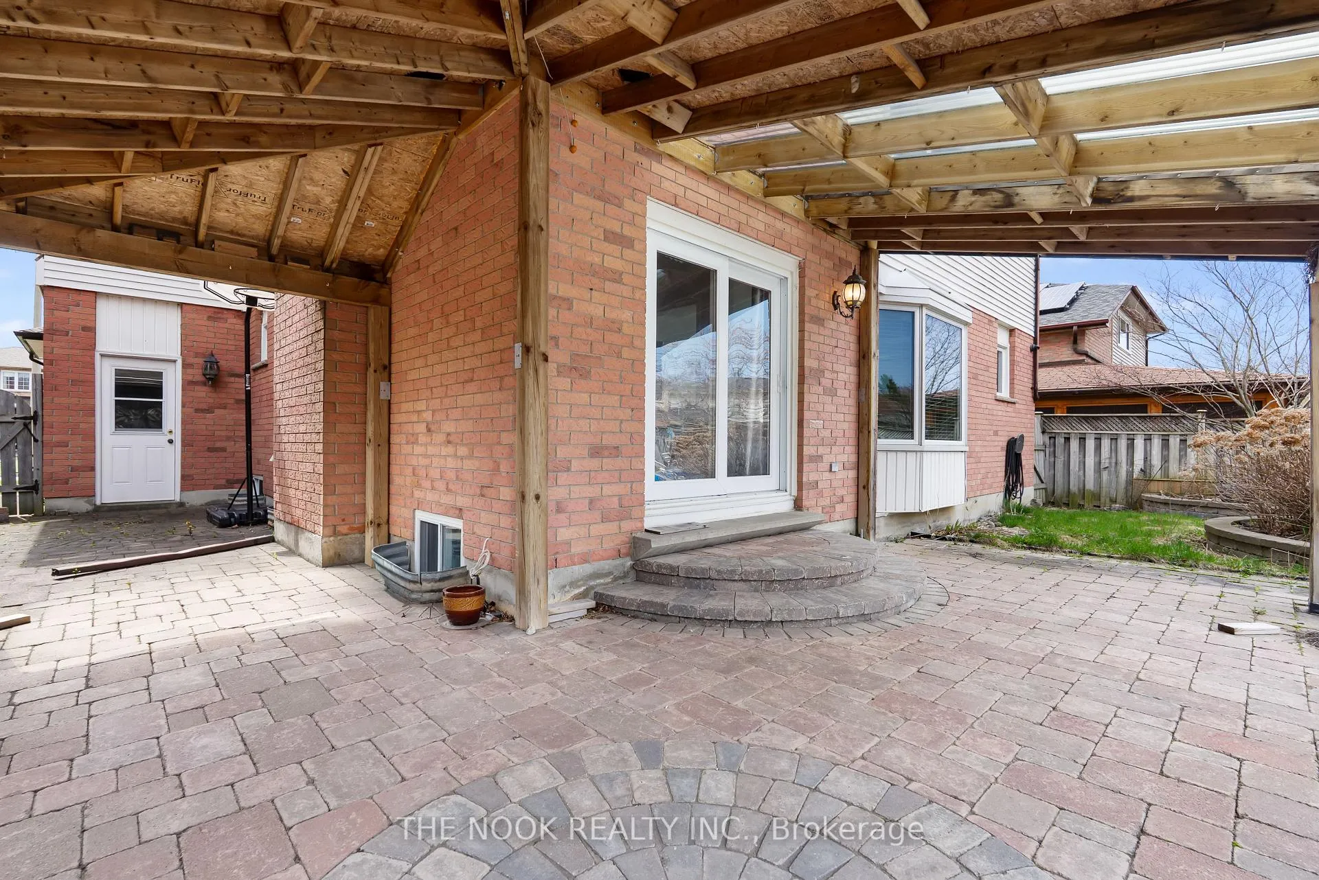 Photo 43 of 98 Devondale Street, Clarington, Courtice — HOMEH