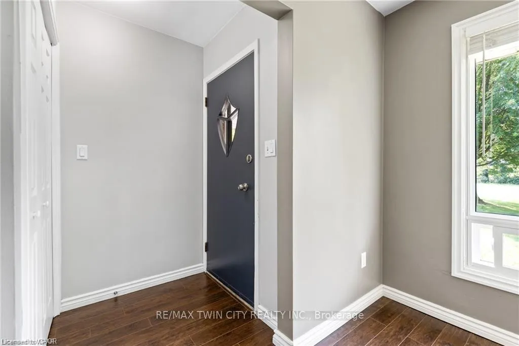 Photo 3 of 1398 Doon Village Road, Kitchener — HOMEH