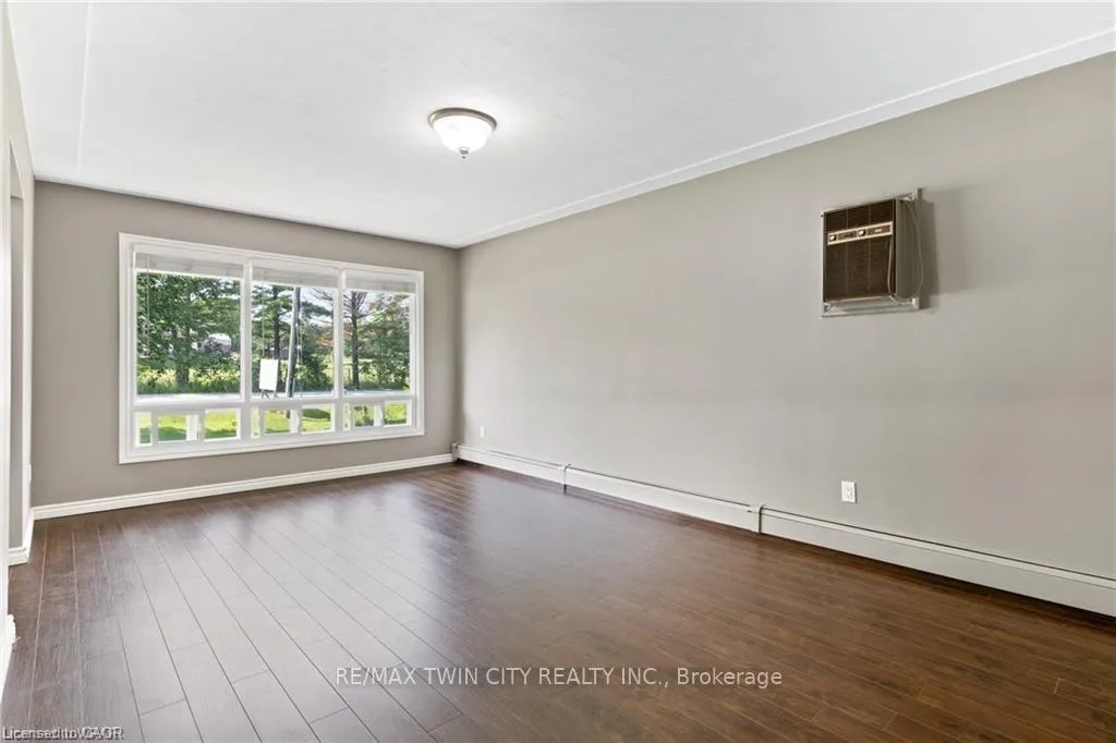 Photo 4 of 1398 Doon Village Road, Kitchener — HOMEH
