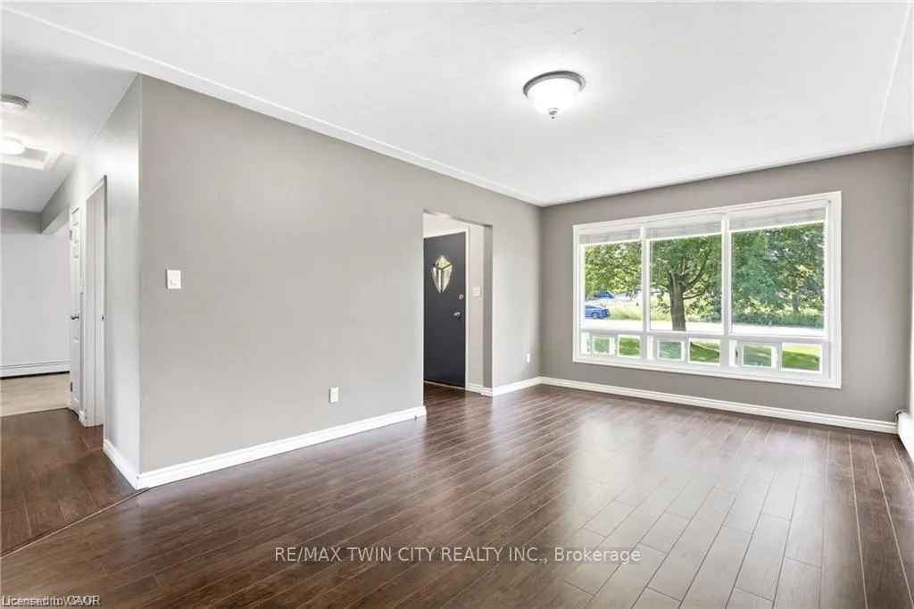 Photo 5 of 1398 Doon Village Road, Kitchener — HOMEH