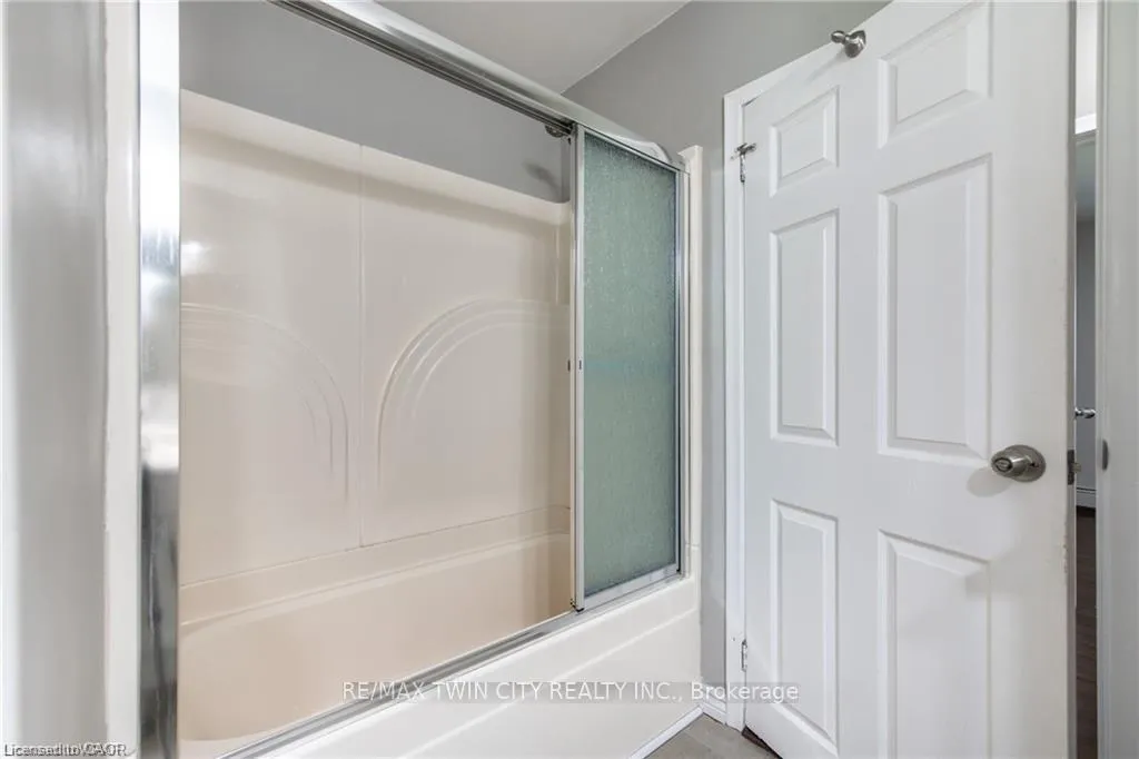 Photo 12 of 1398 Doon Village Road, Kitchener — HOMEH