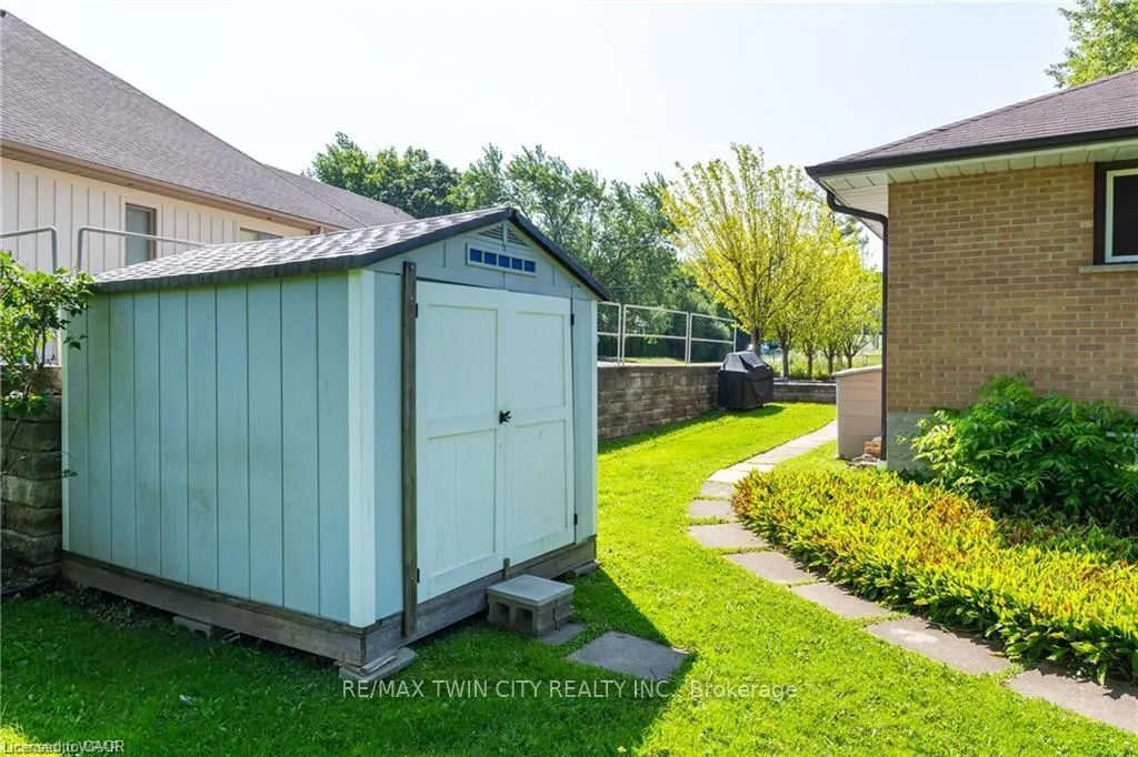Photo 19 of 1398 Doon Village Road, Kitchener — HOMEH