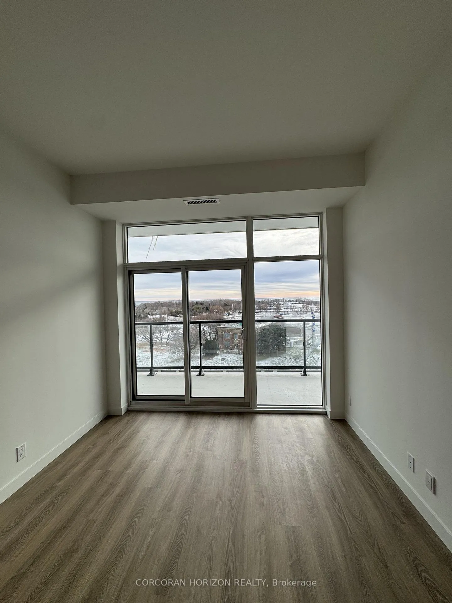 Photo 3 of Unit 810, 1050 Eastern Avenue, Toronto, Greenwood-Coxwell — HOMEH